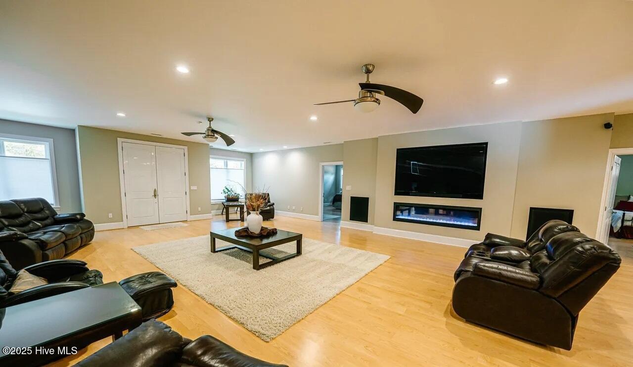 100547219 | Photo 11