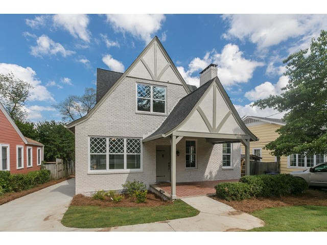 Beautiful updated Tudor!