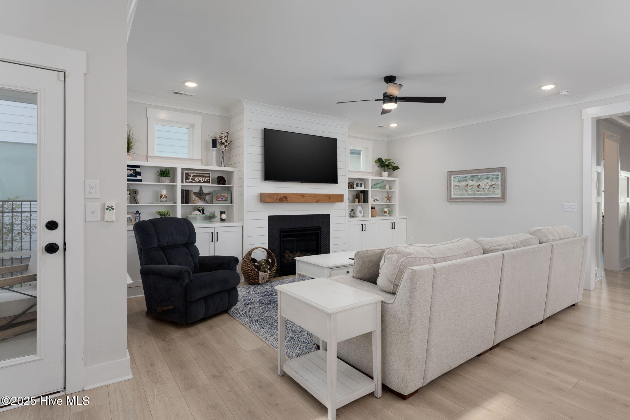 100542365 | Photo 14