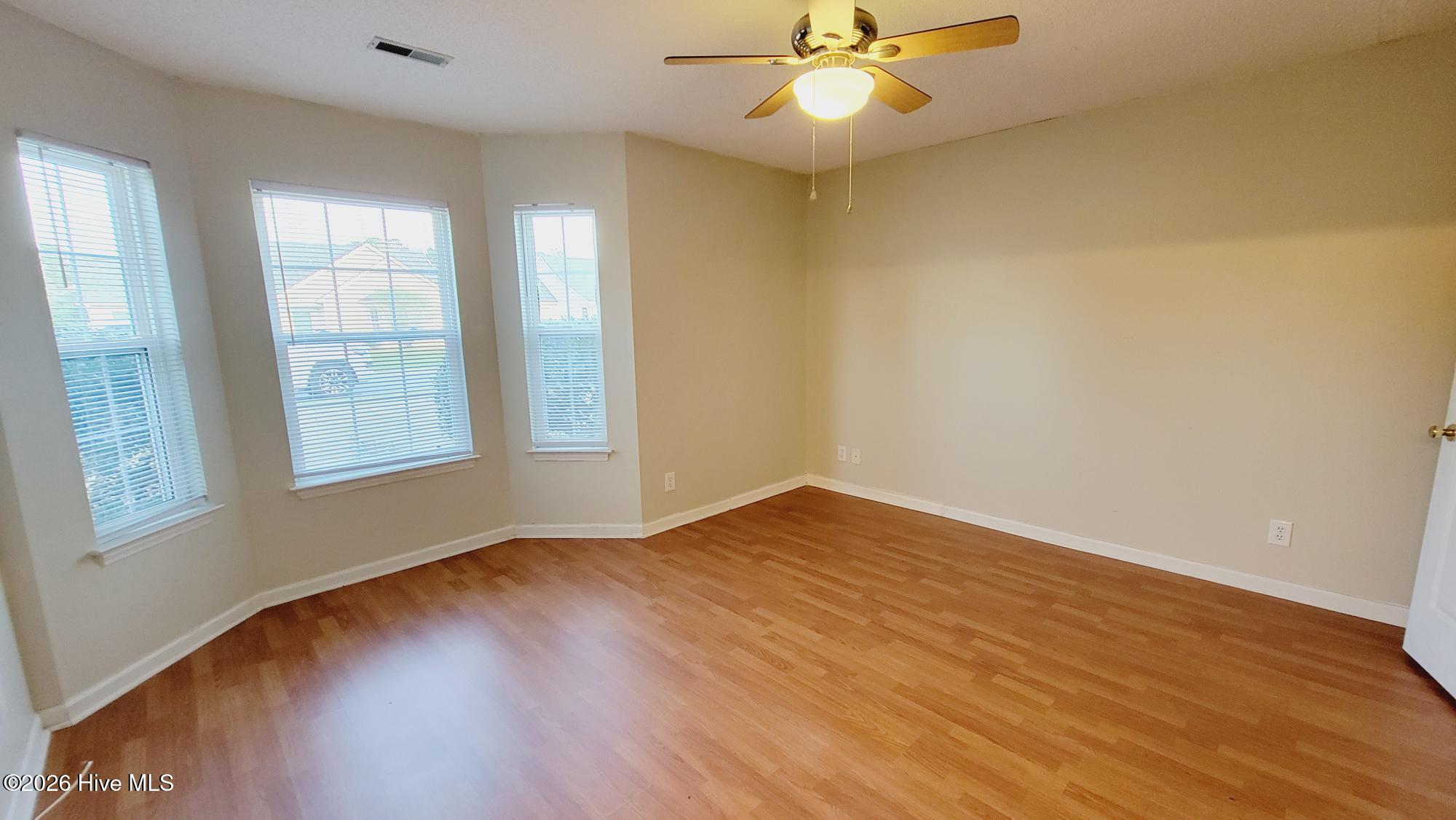 100548735 | Photo 17