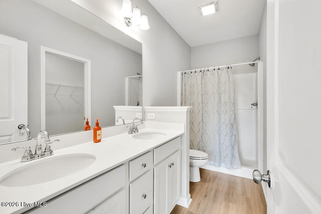 100565667 | Photo 18