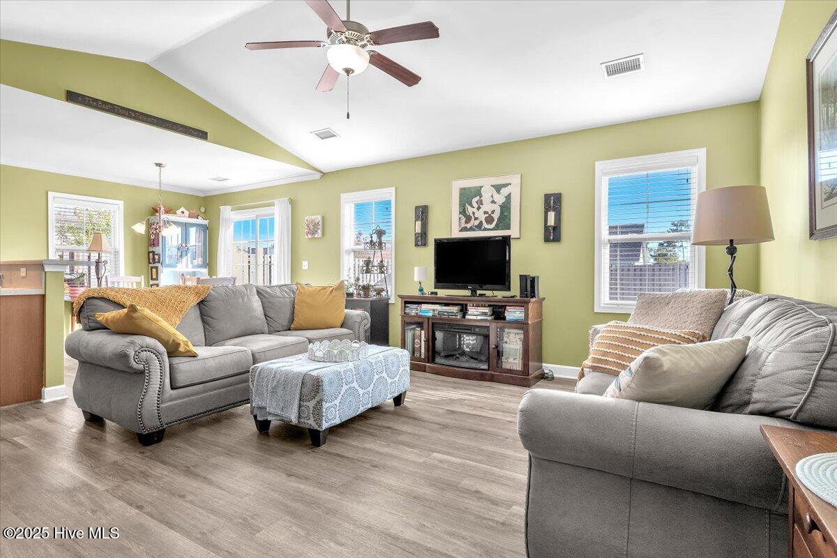 100557055 | Photo 19