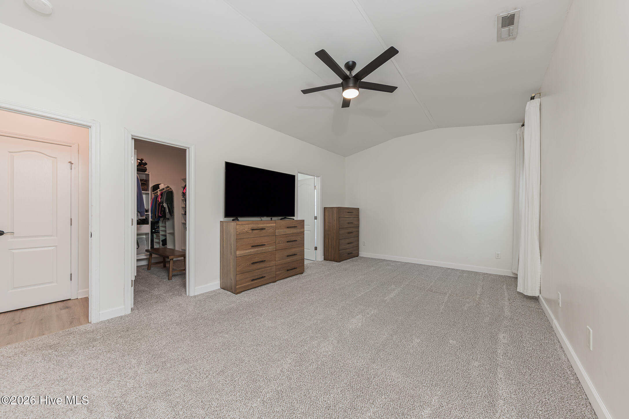 100566582 | Photo 21