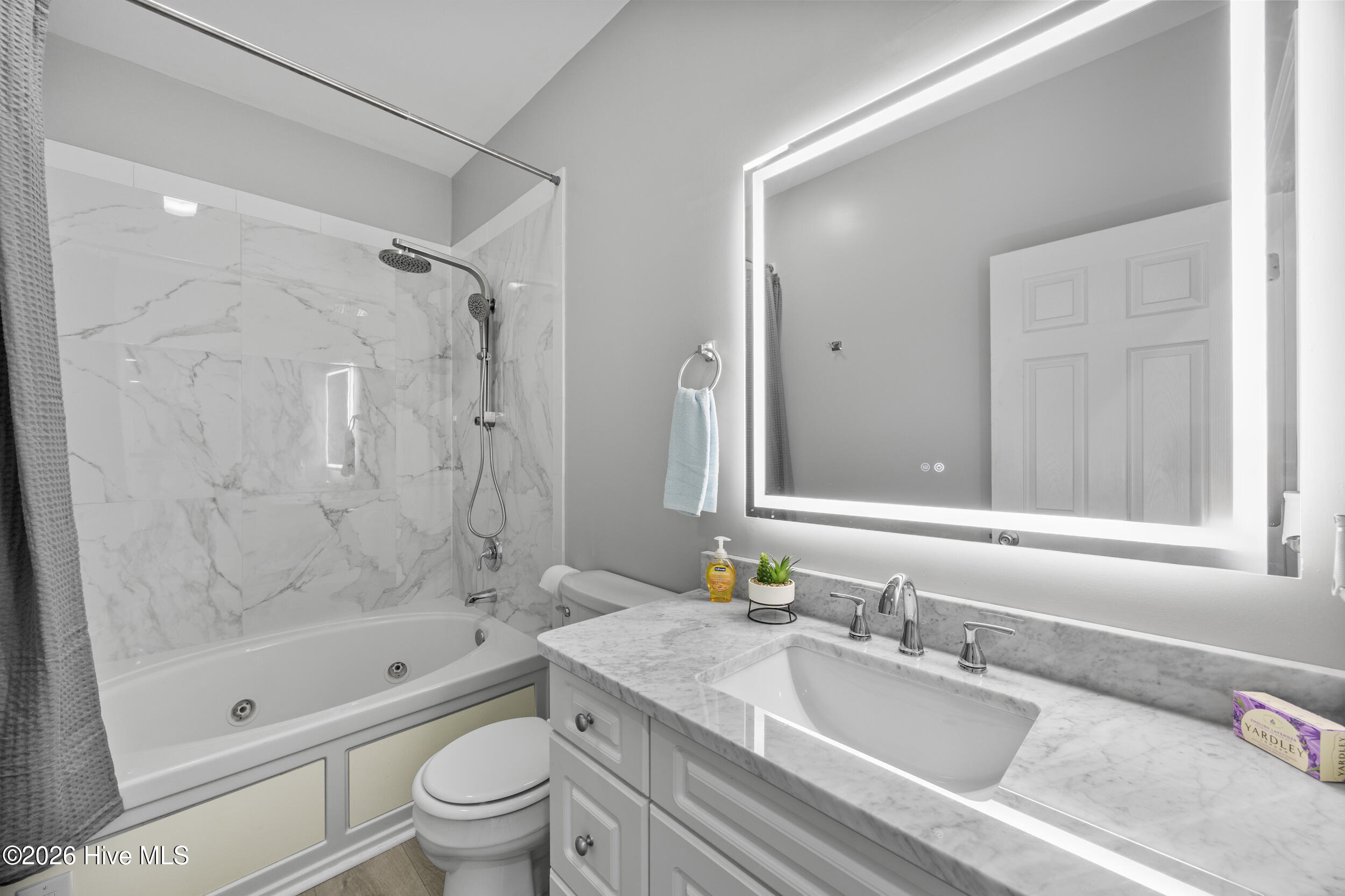 100569506 | Photo 35