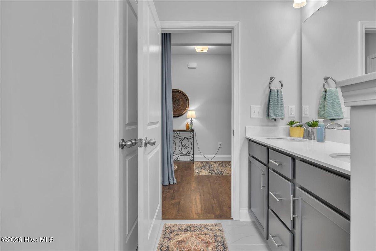 100560173 | Photo 11