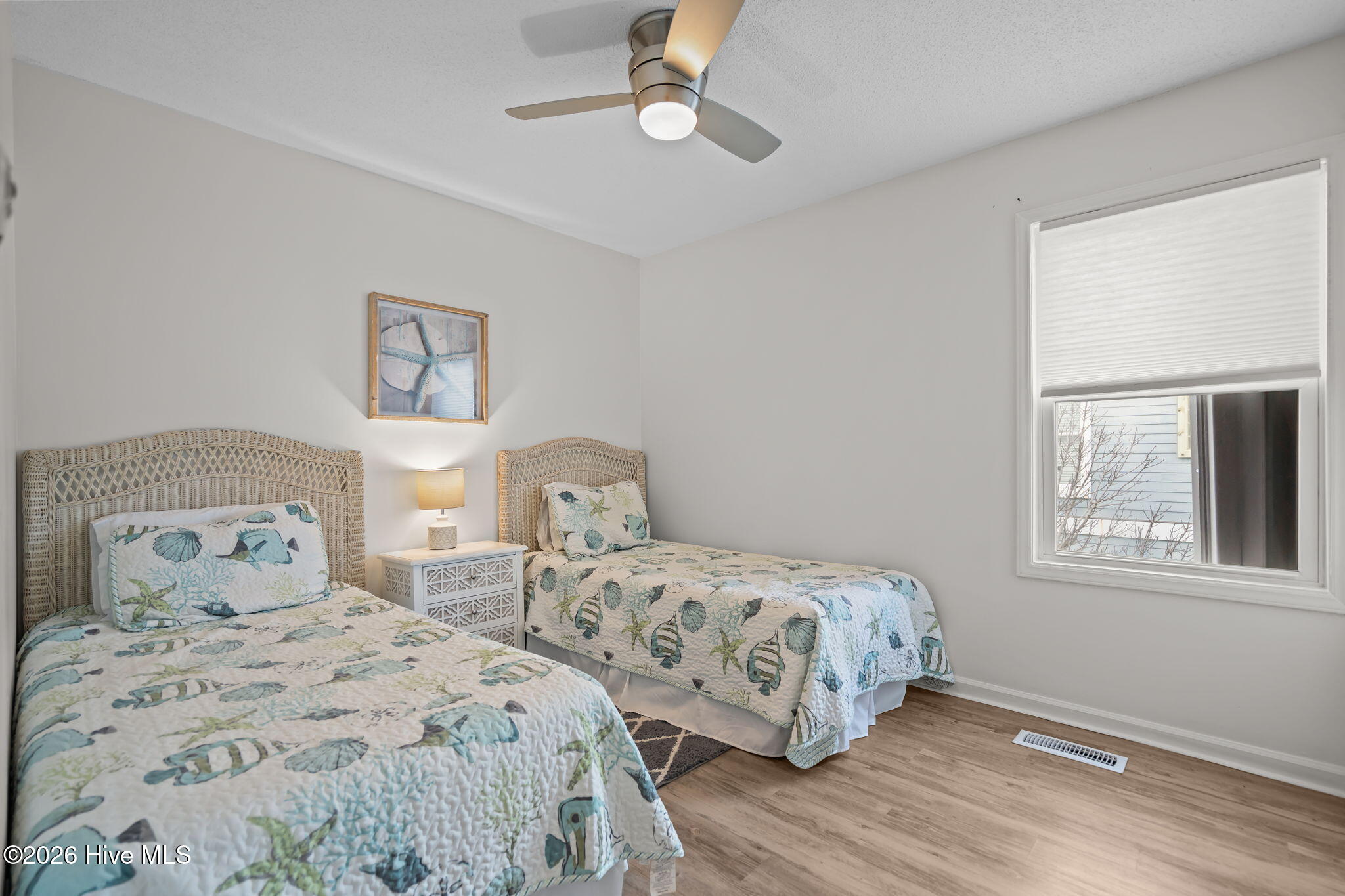 100549615 | Photo 22