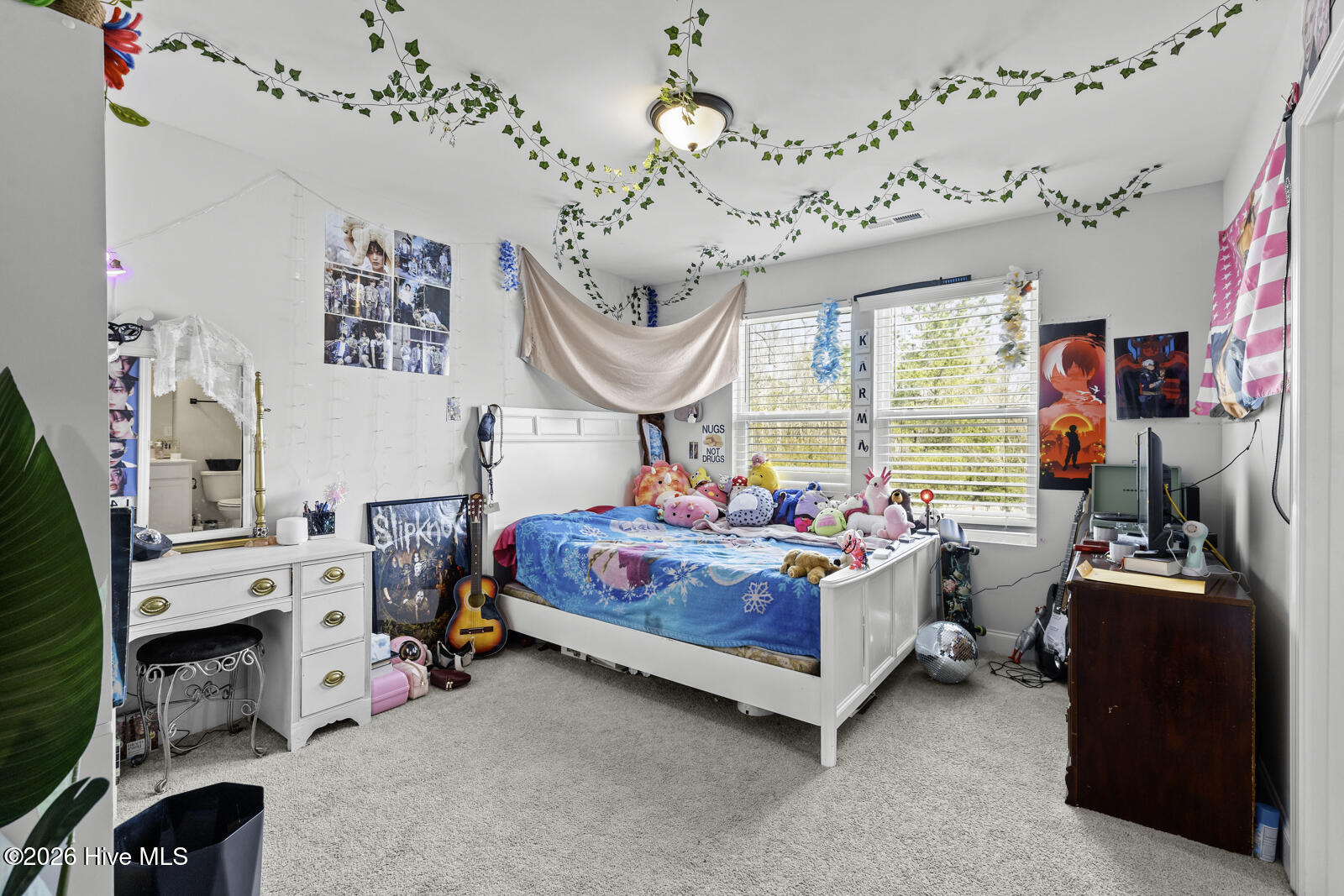 100561463 | Photo 42