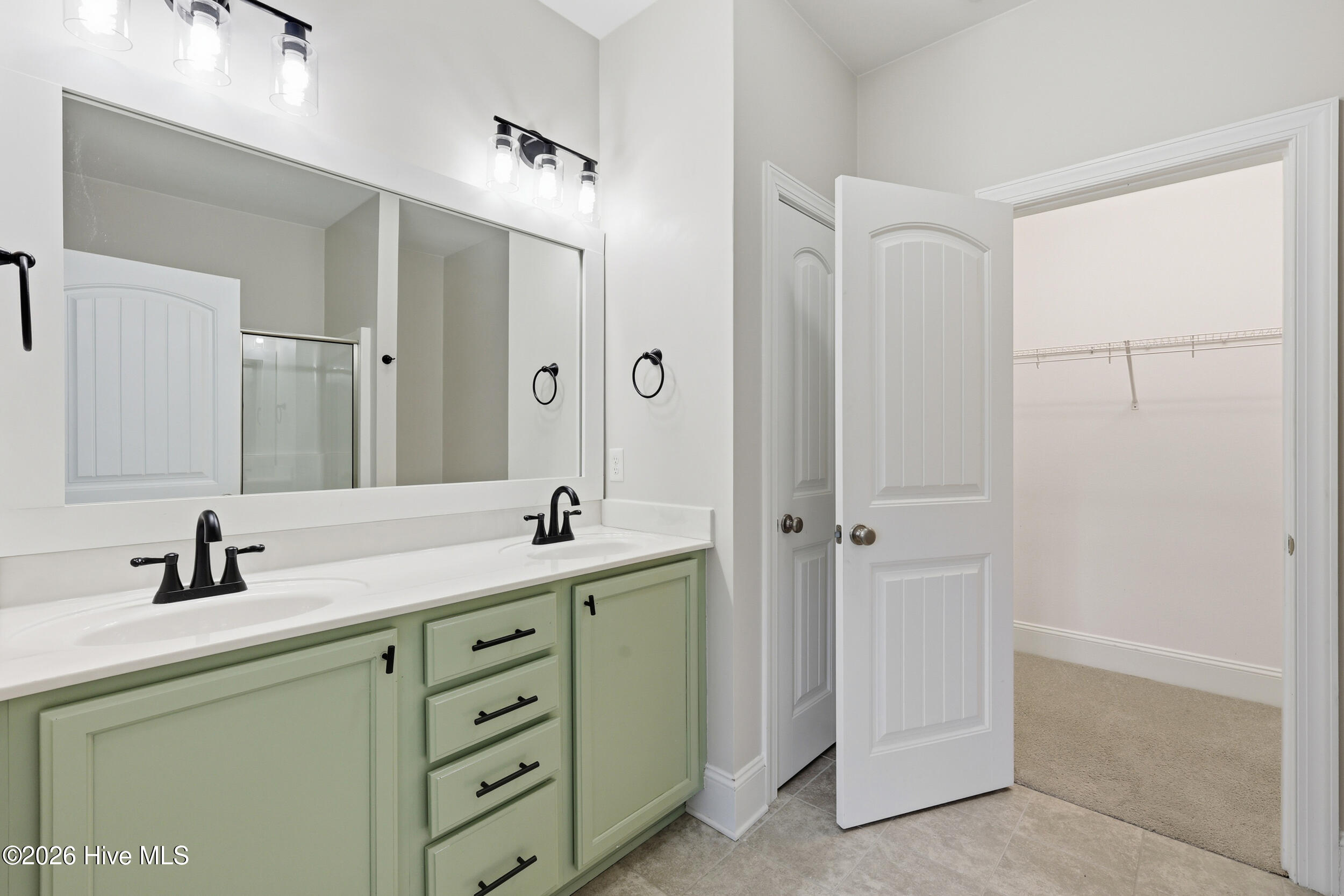 100547998 | Photo 24