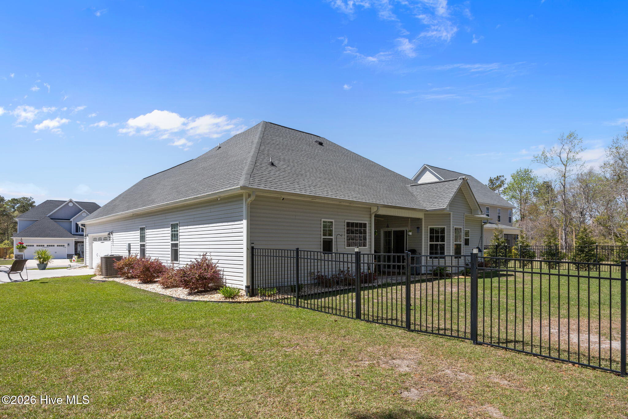 100563665 | Photo 46