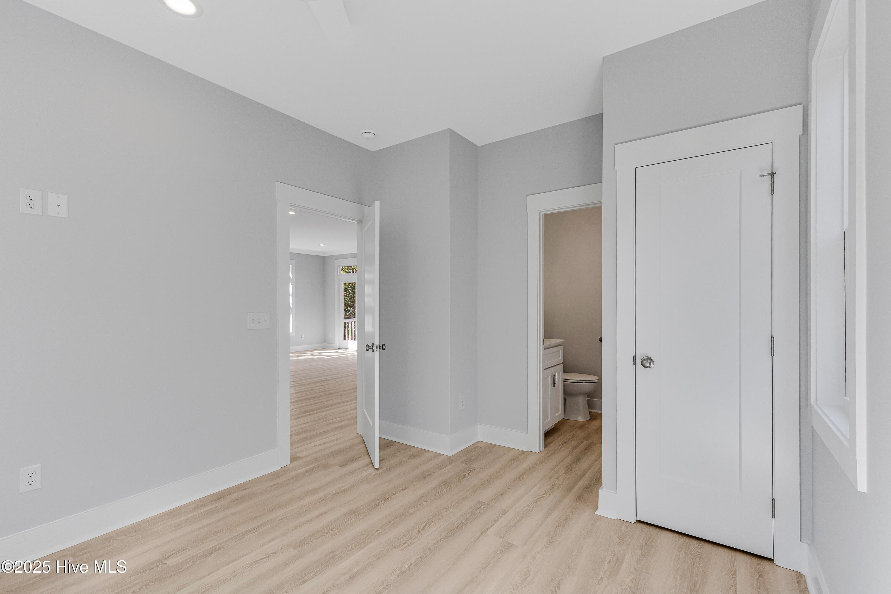 100535613 | Photo 22