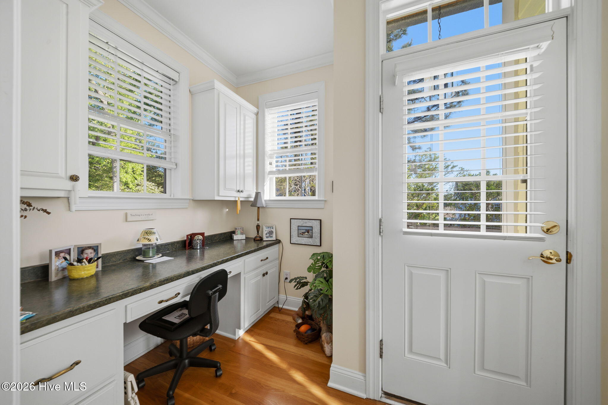 100570394 | Photo 44