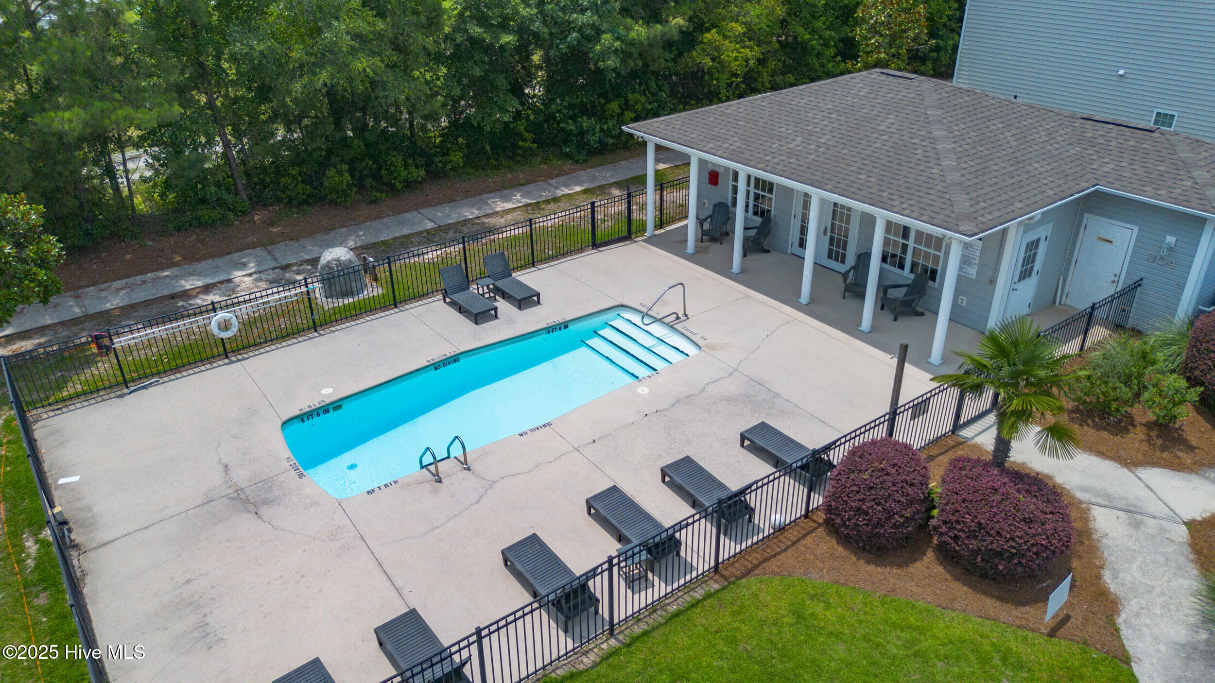 100563674 | Photo 39