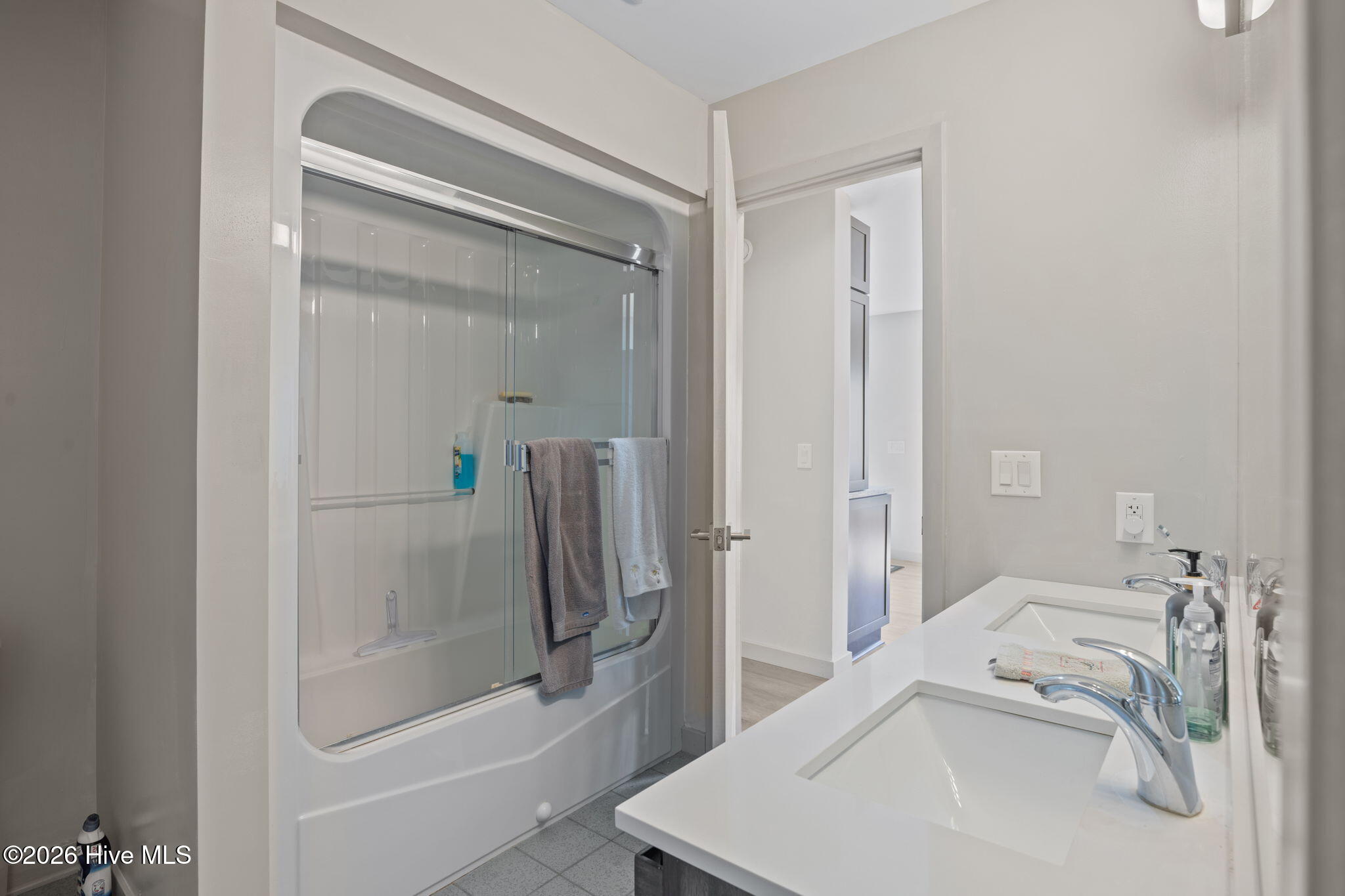 100557816 | Photo 40