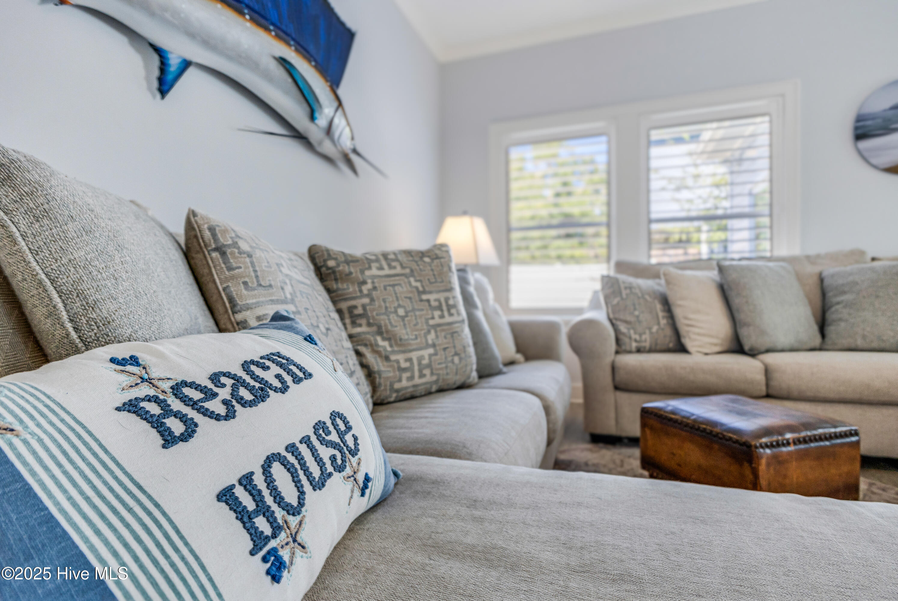 100523610 | Photo 16