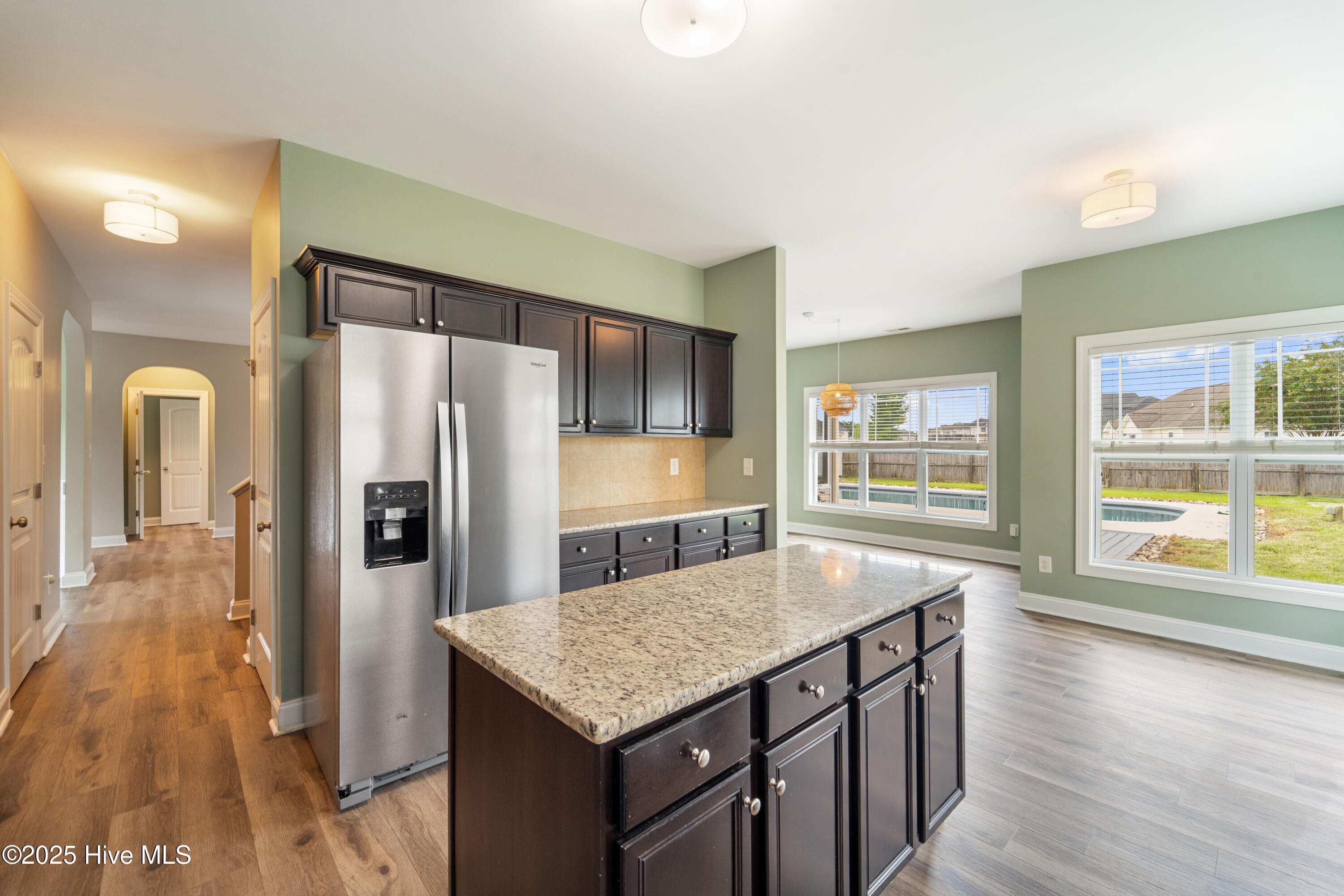 100525842 | Photo 41