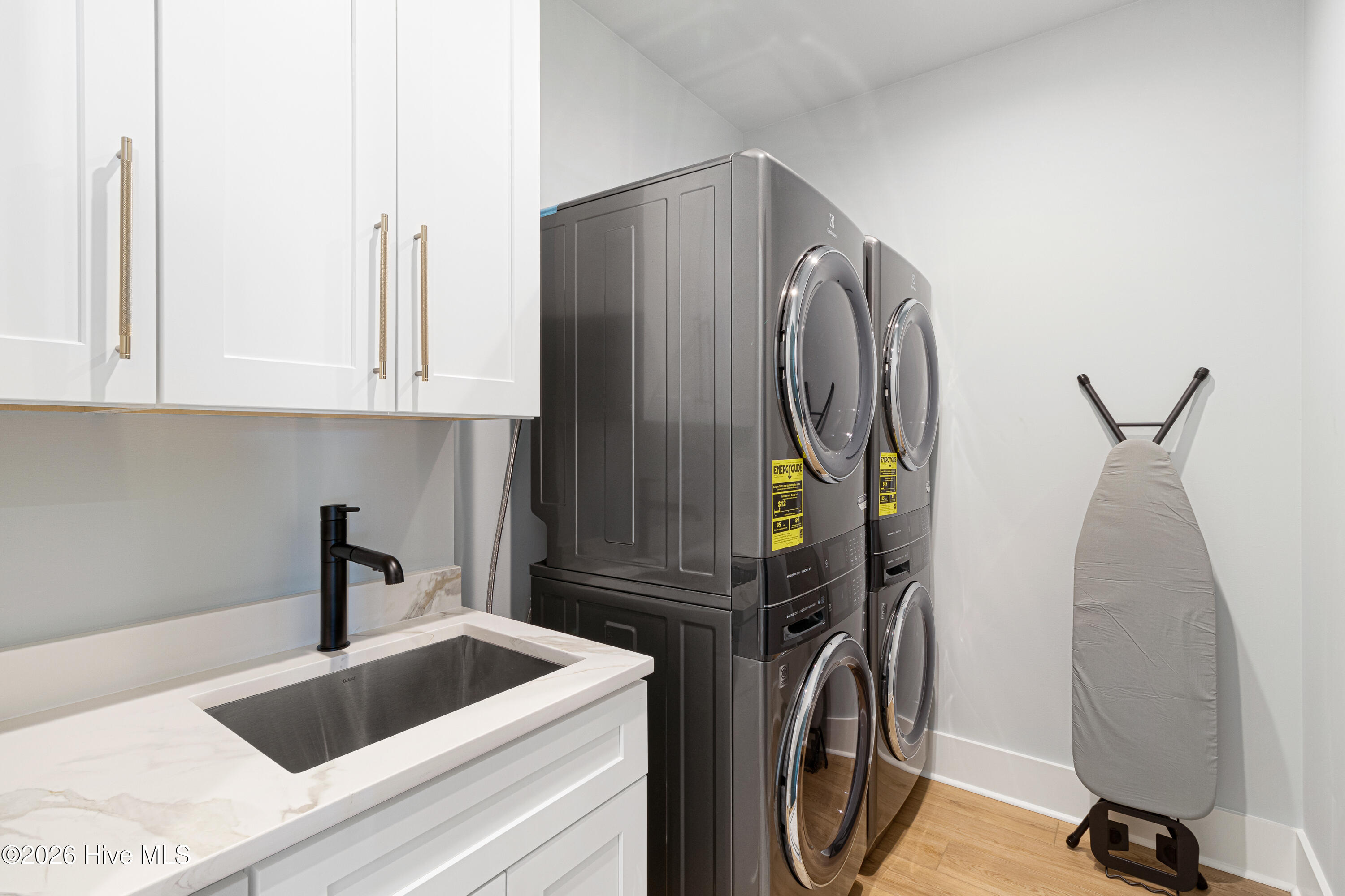 100567195 | Photo 45