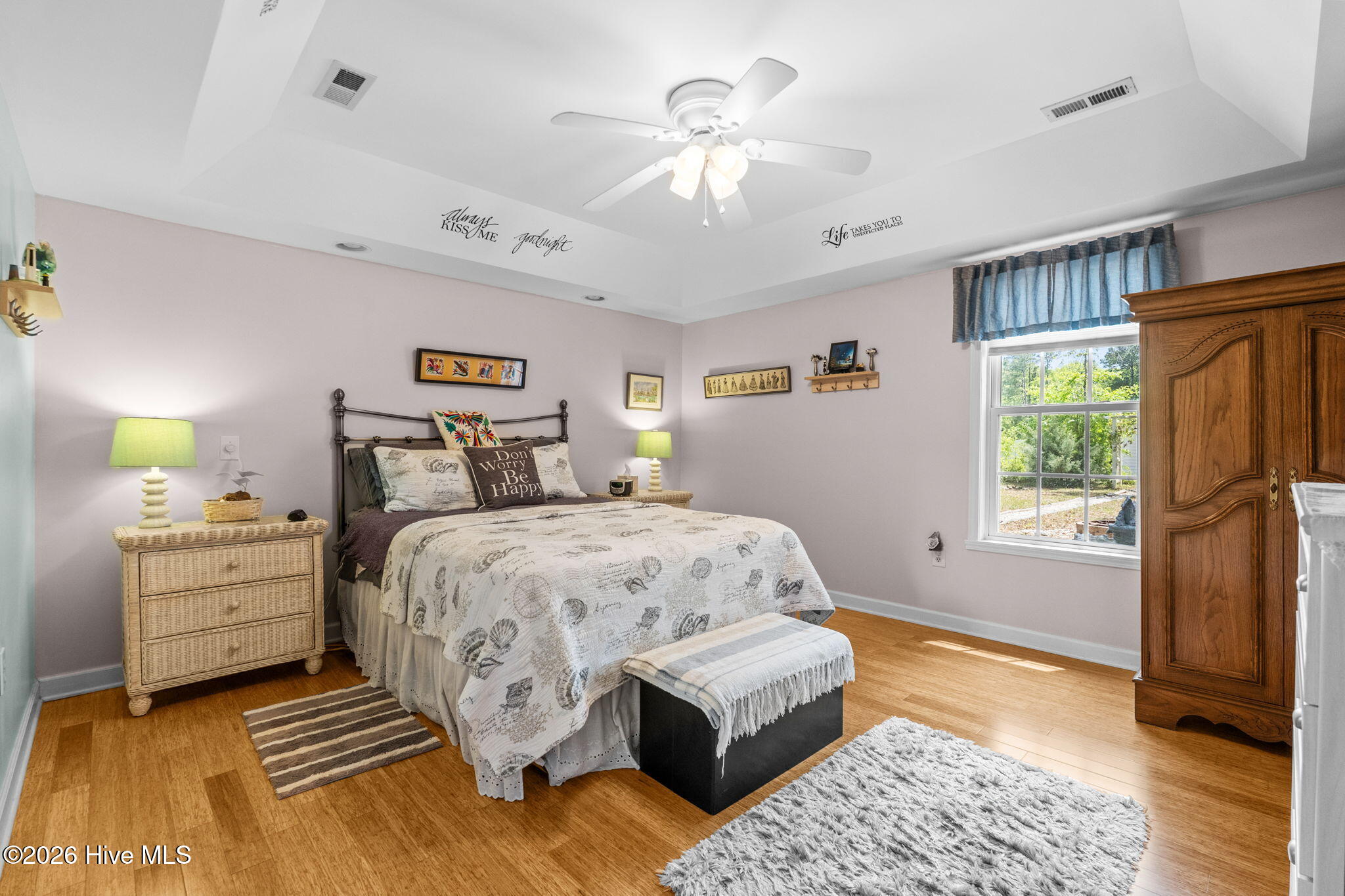 100568213 | Photo 23