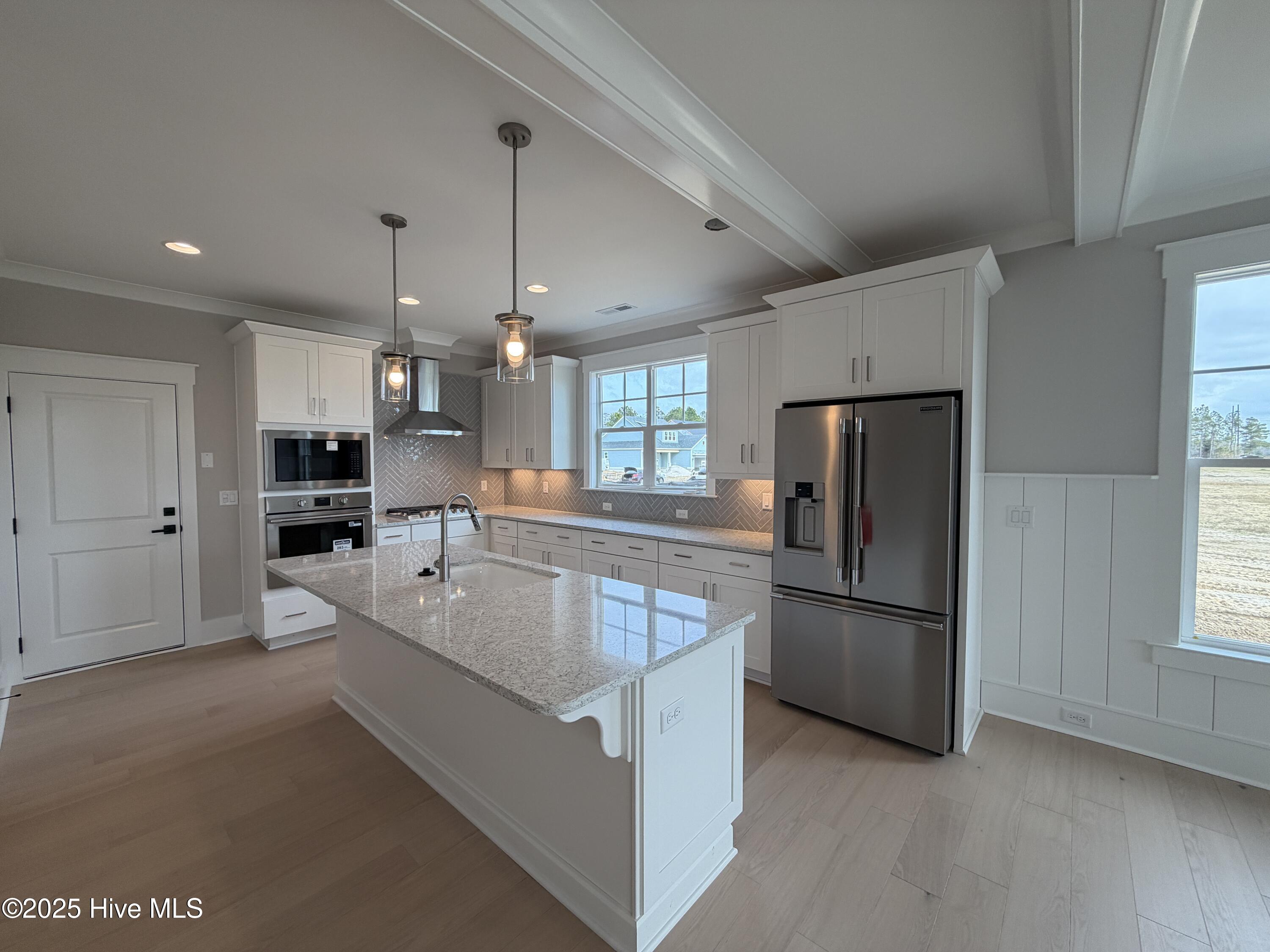 100531955 | Photo 14