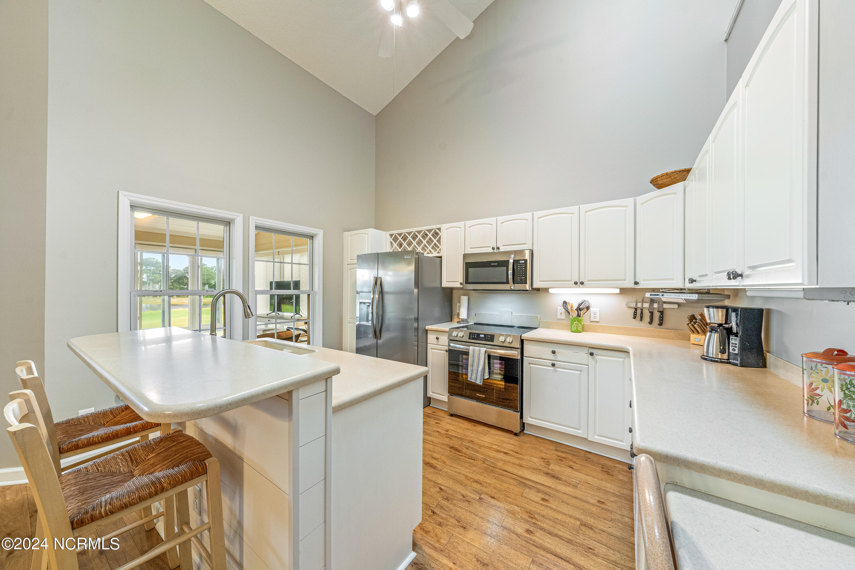 100568479 | Photo 14