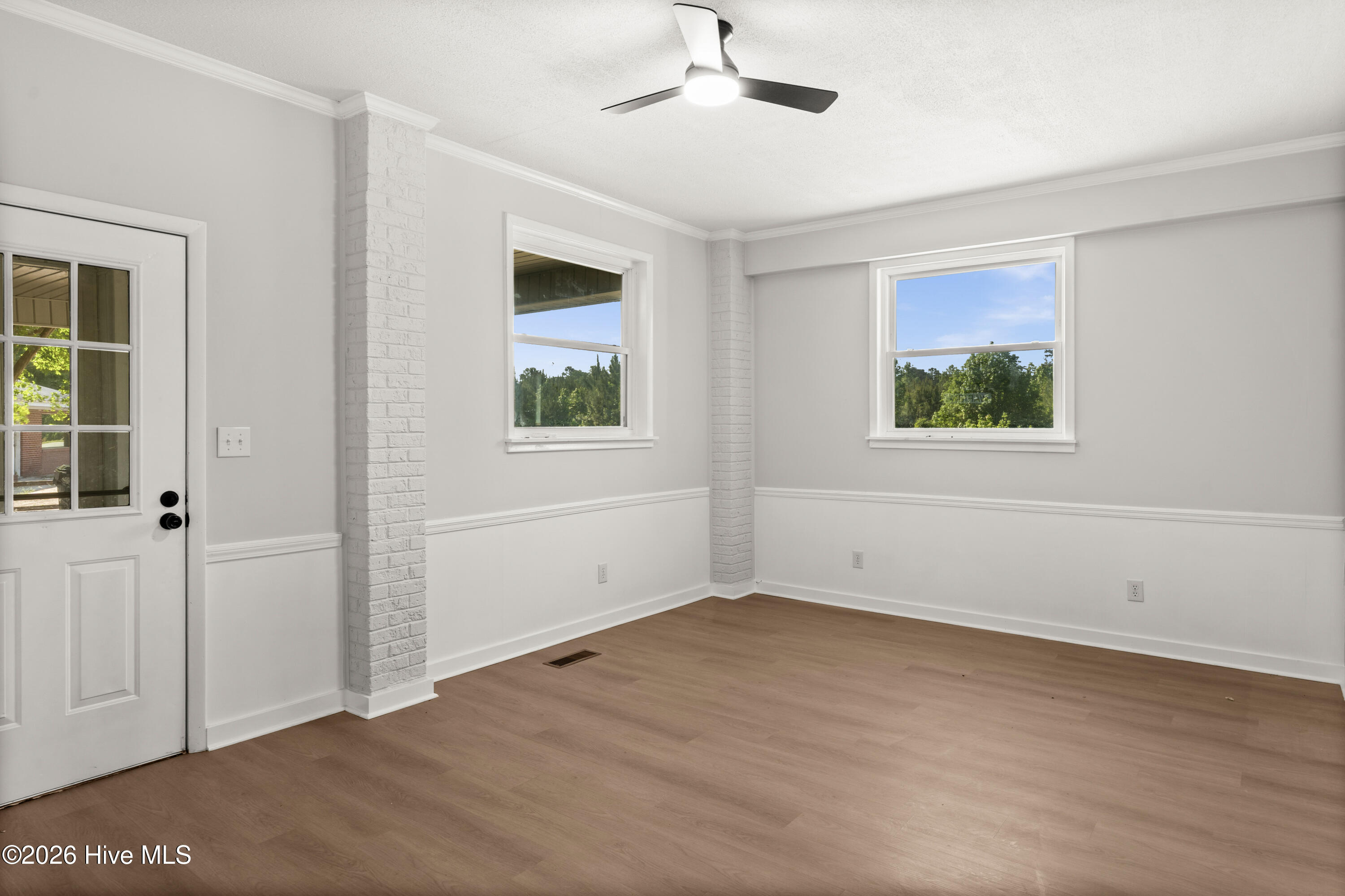 100569297 | Photo 15