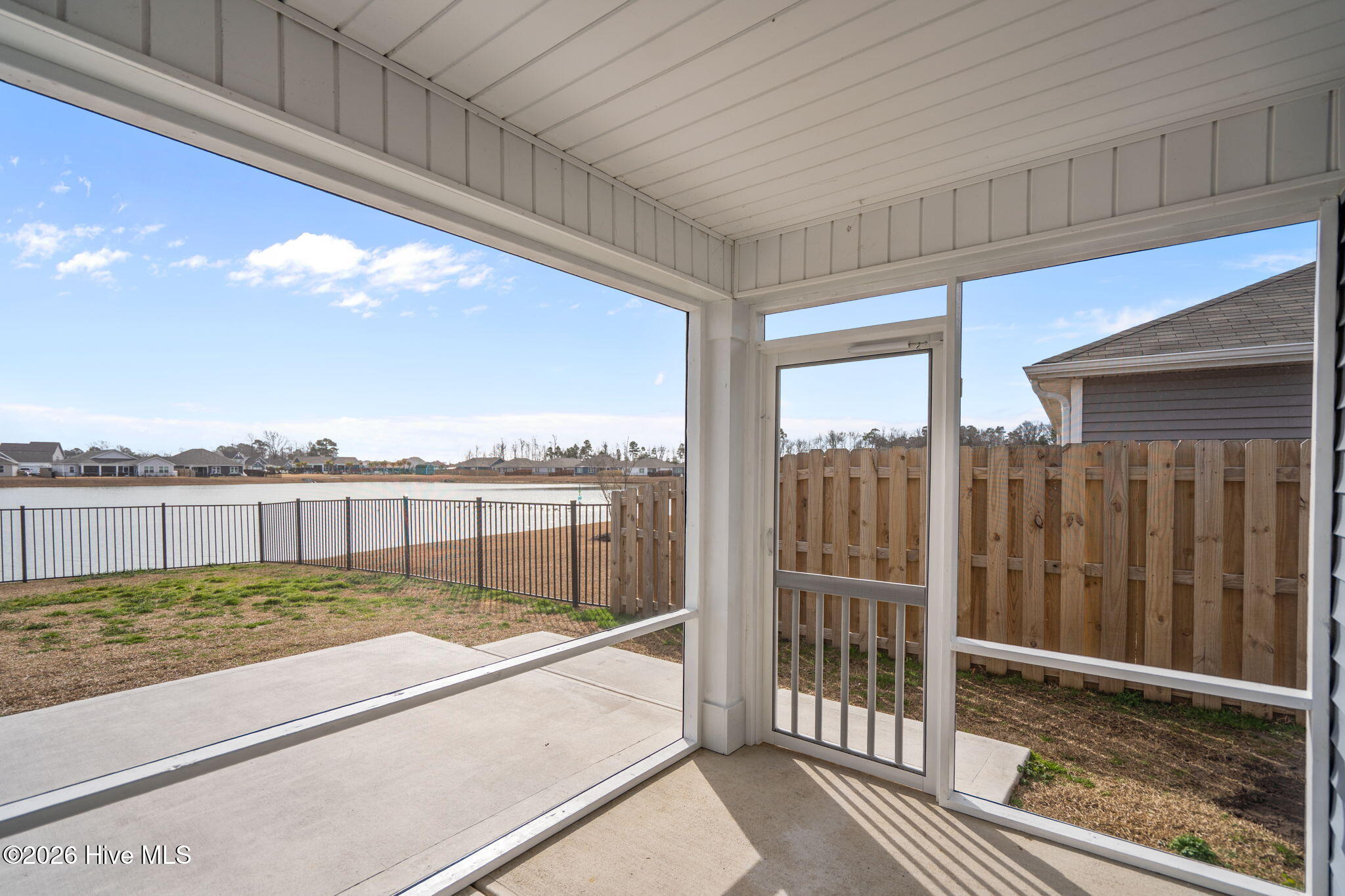 100555657 | Photo 36