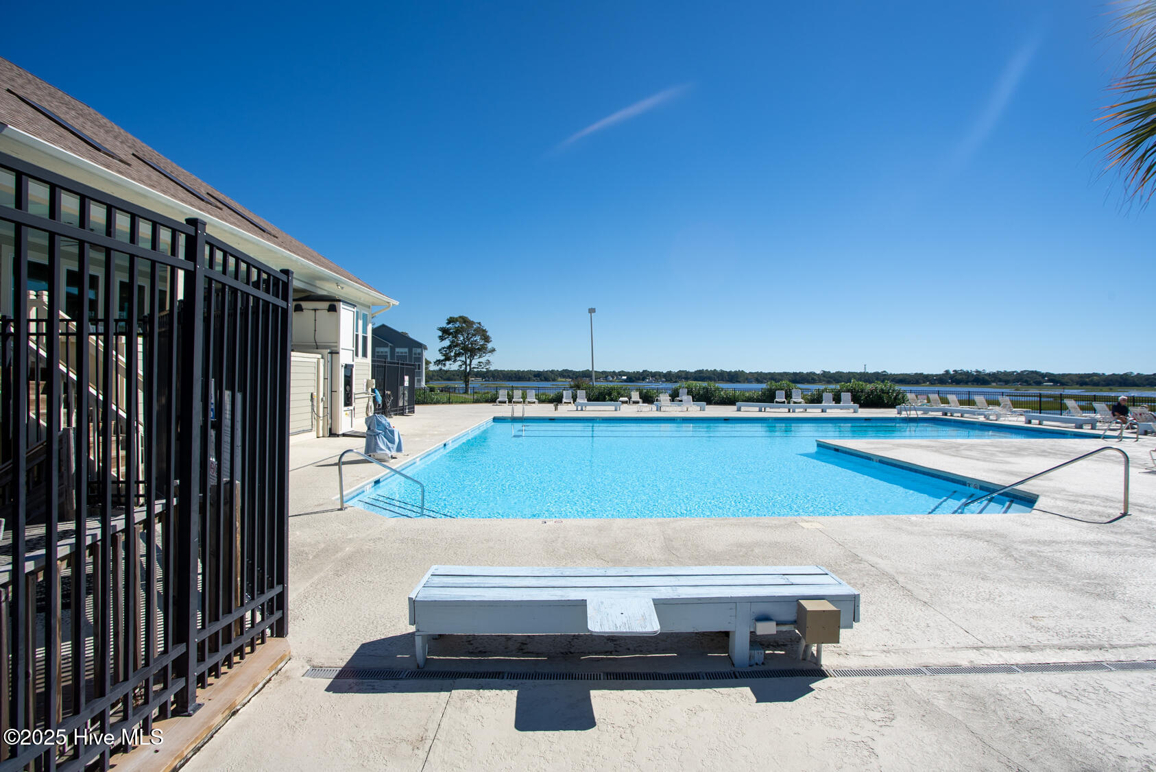 100543941 | Photo 75