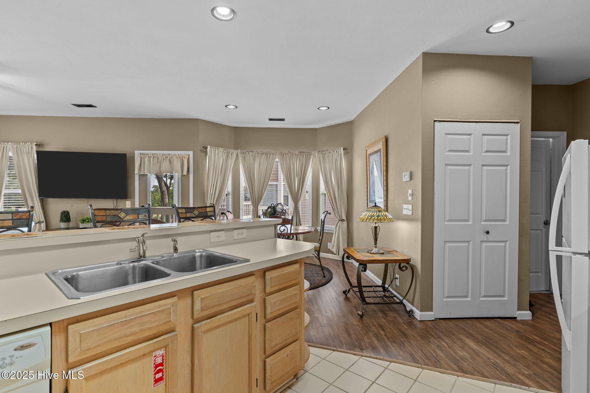 100528935 | Photo 15