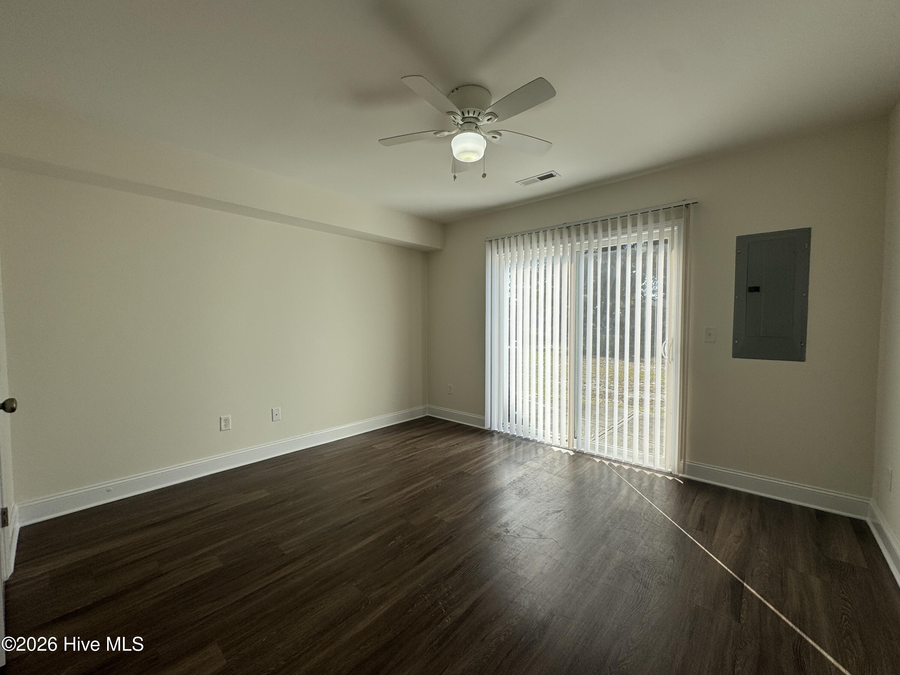 100568244 | Photo 10