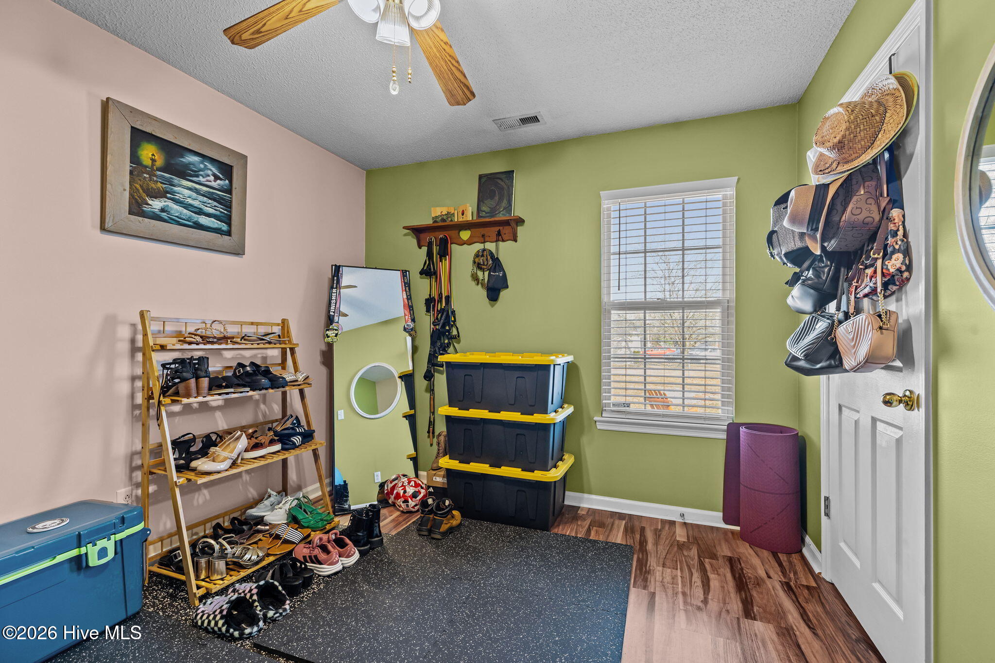 100551905 | Photo 16