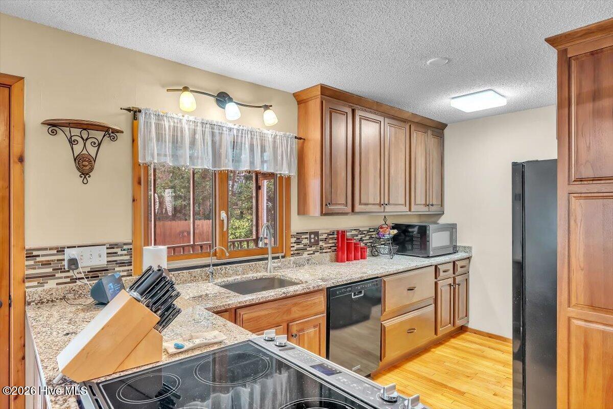 100561735 | Photo 15