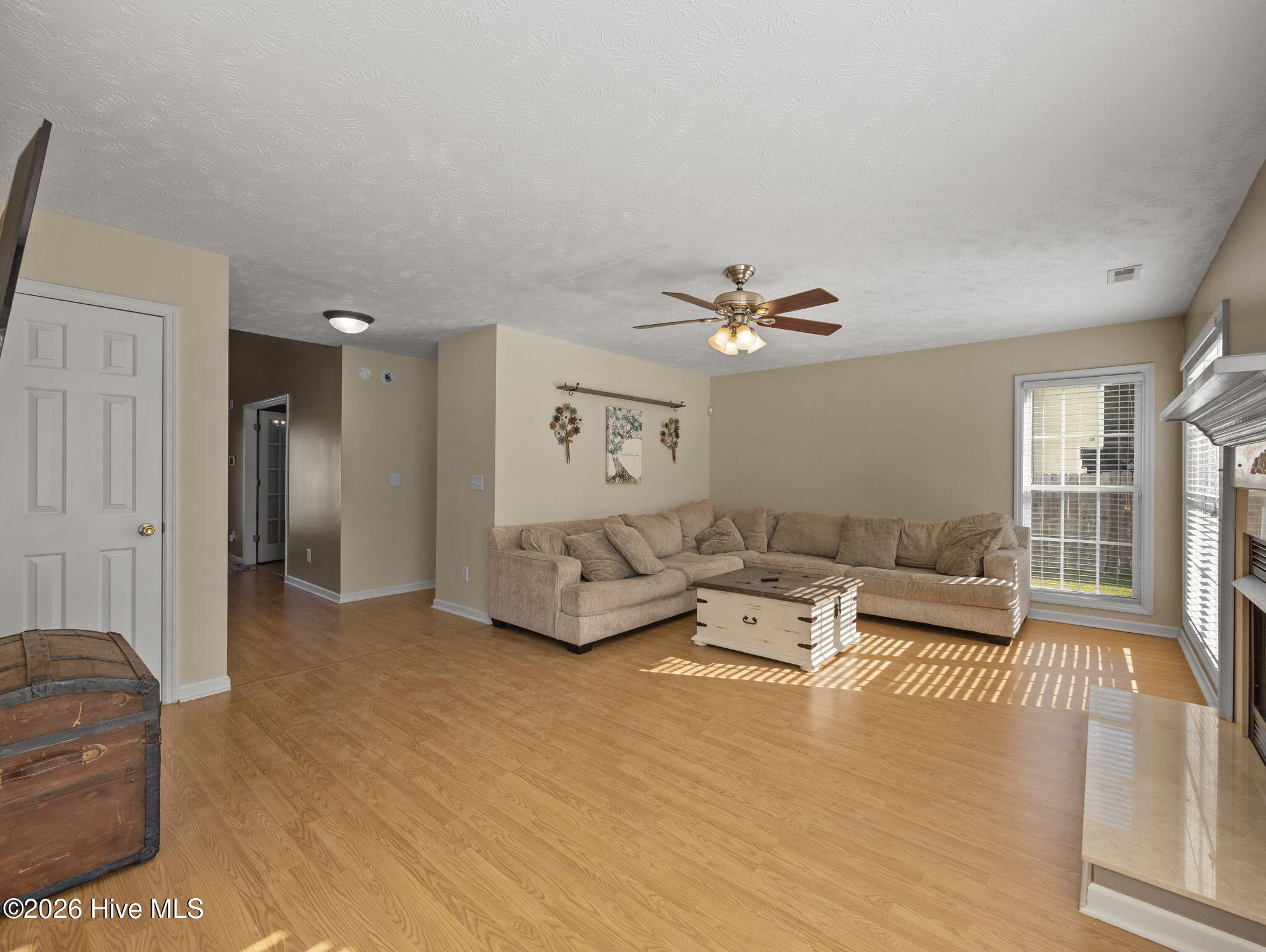 100566788 | Photo 11