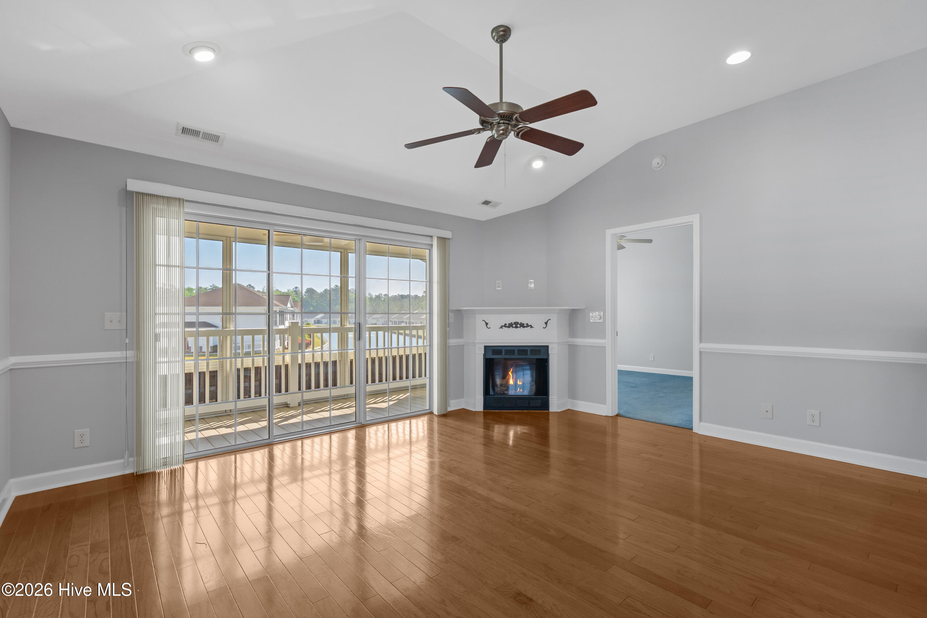 100567546 | Photo 59