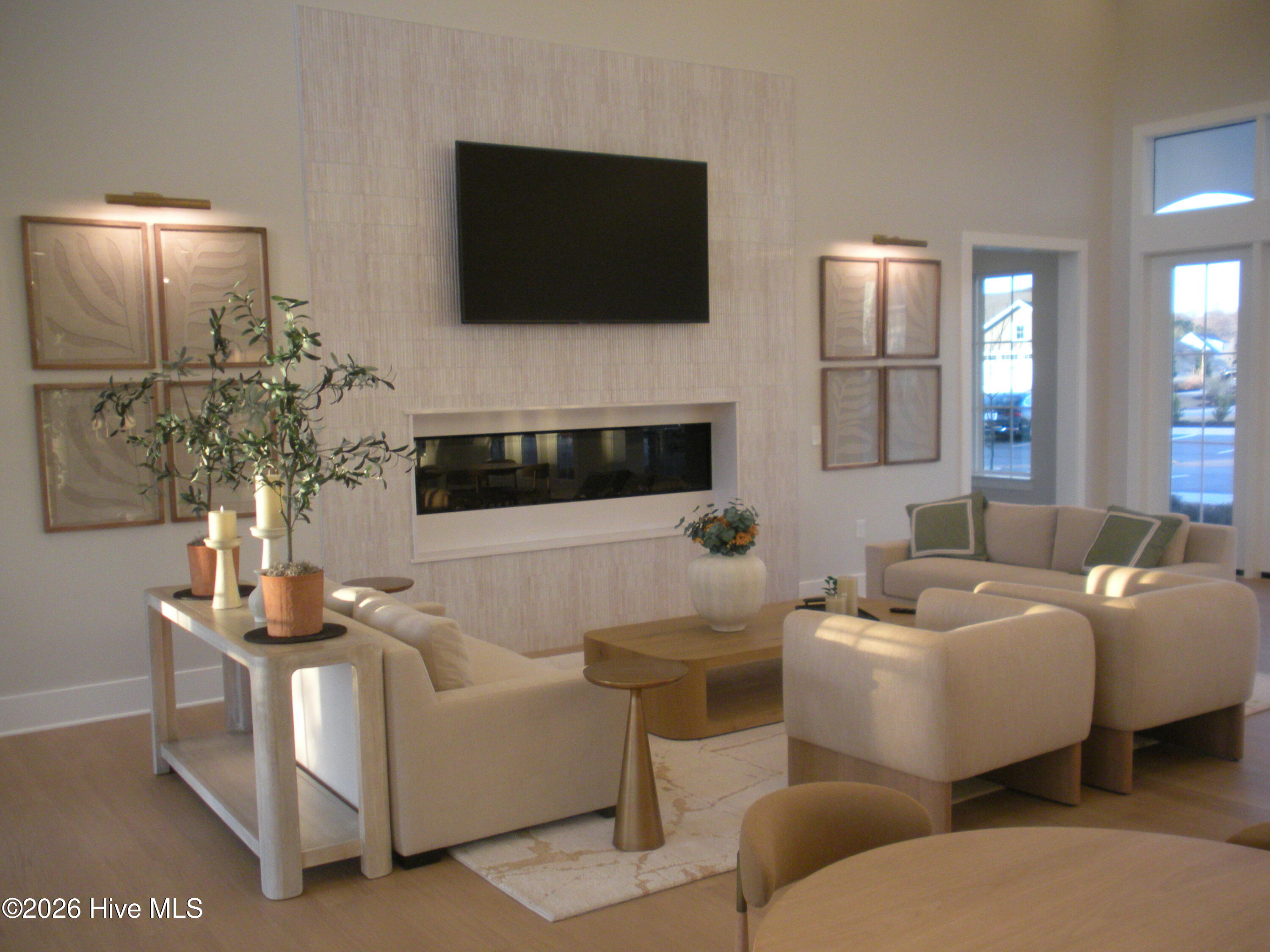 100548269 | Photo 25