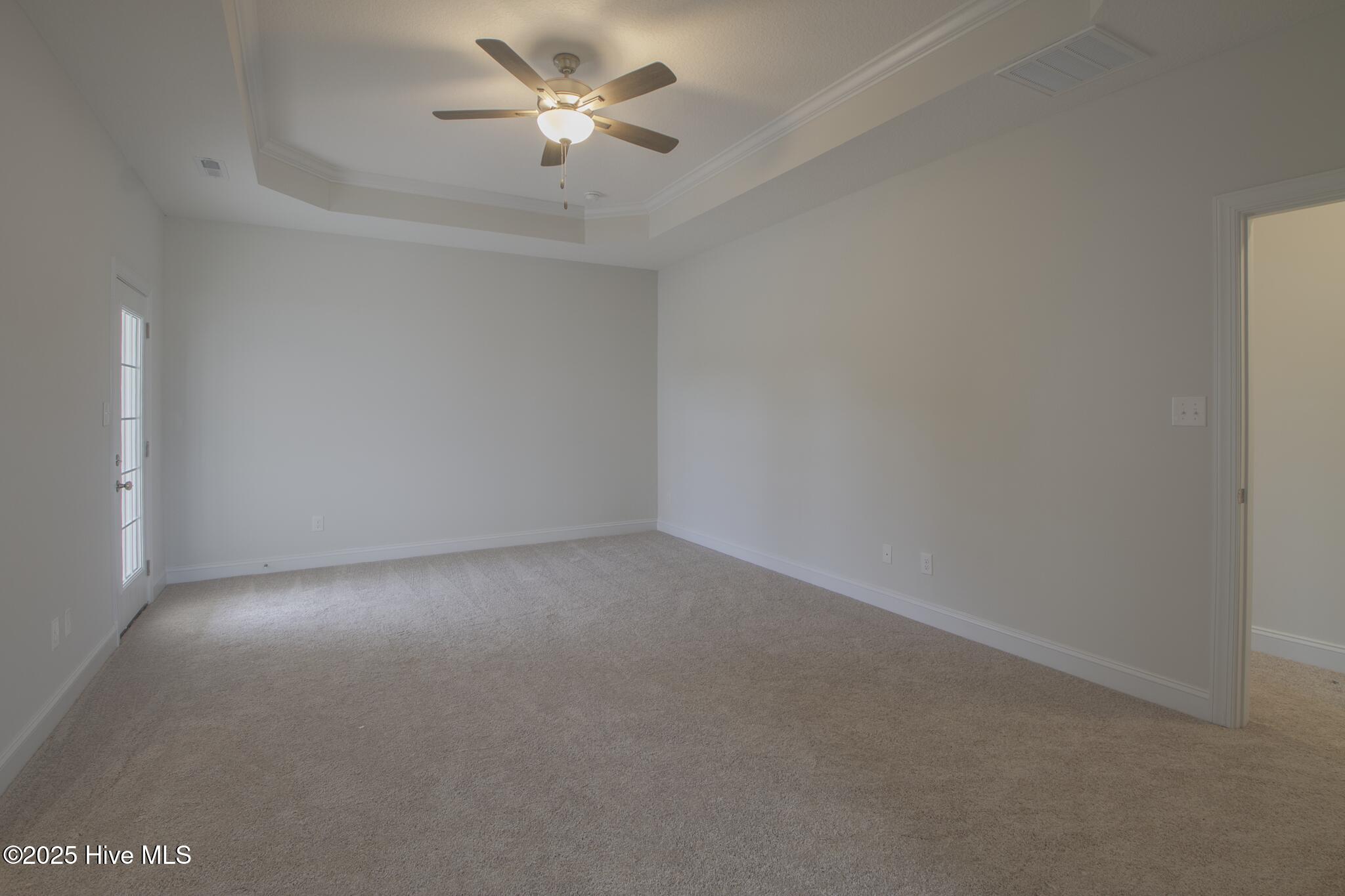 100497449 | Photo 15