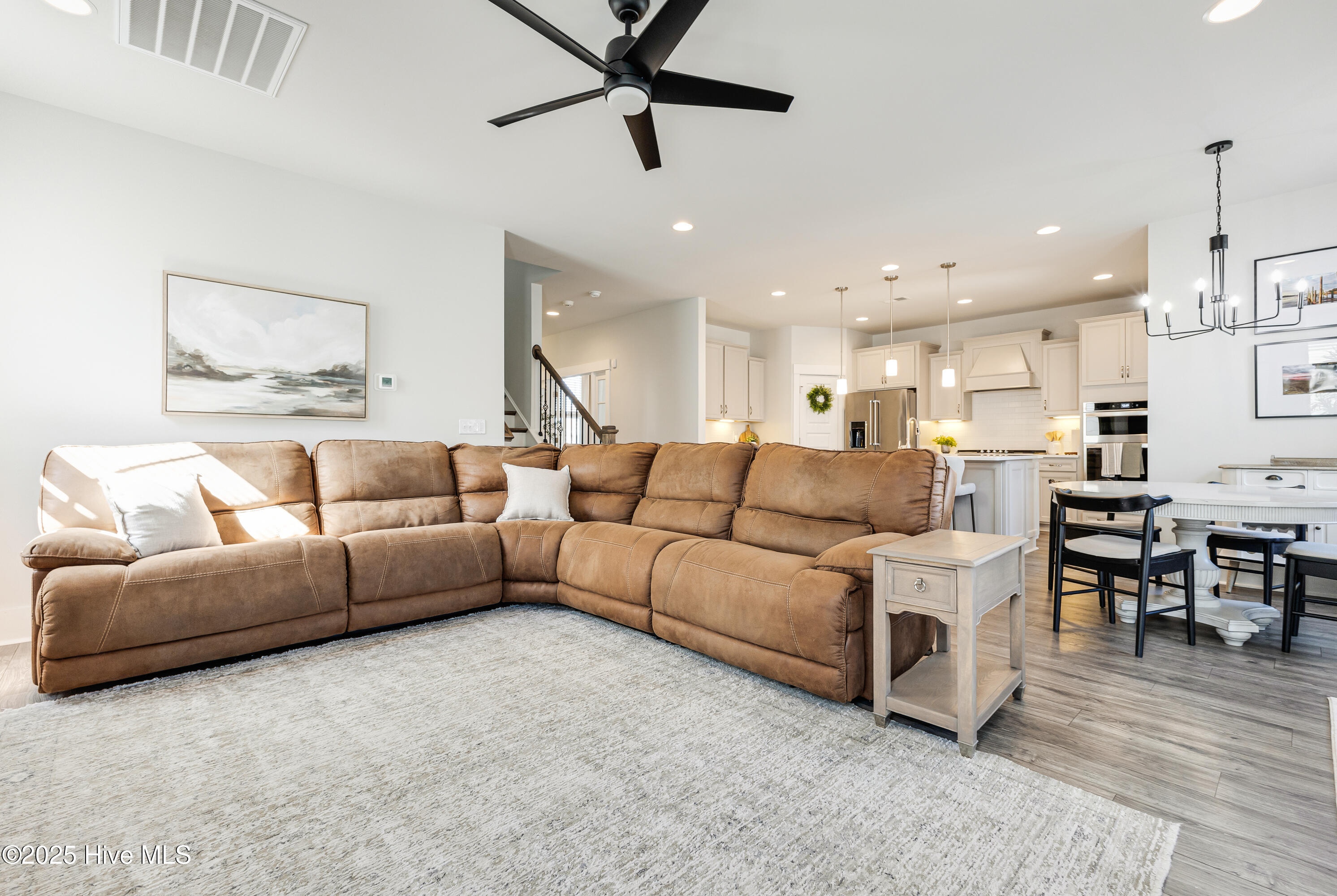 100489867 | Photo 17