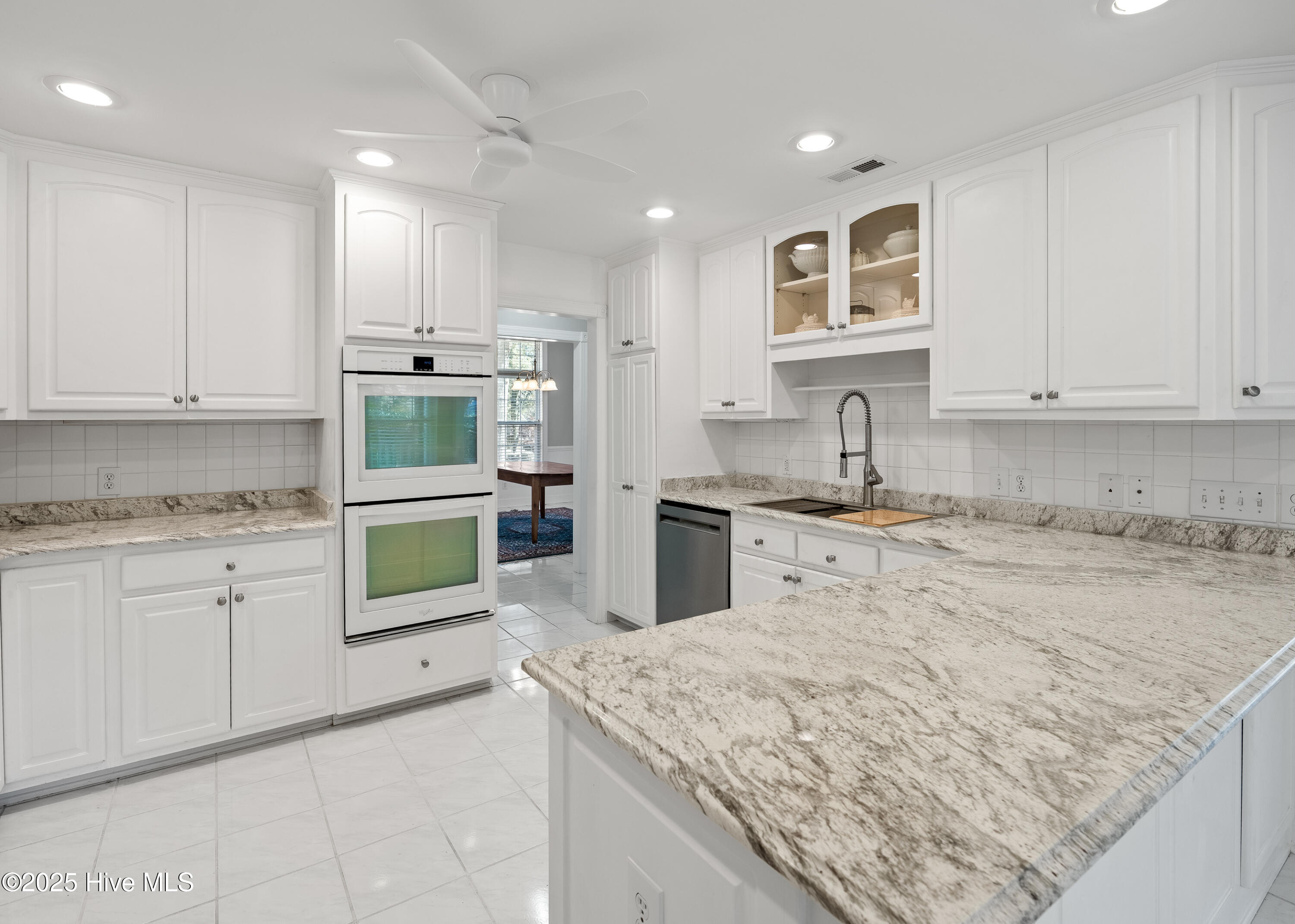 100543941 | Photo 13