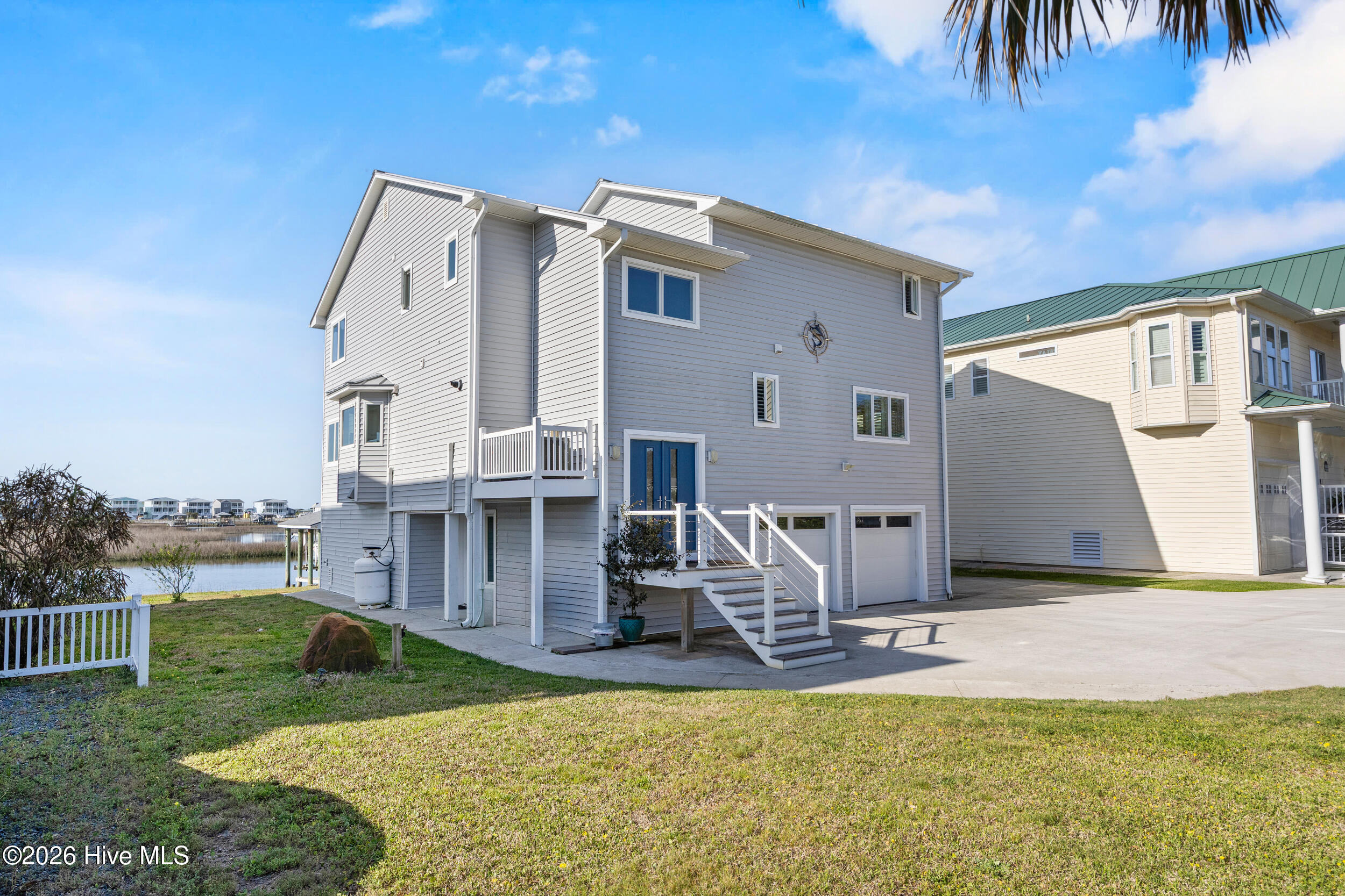 100564811 | Photo 98