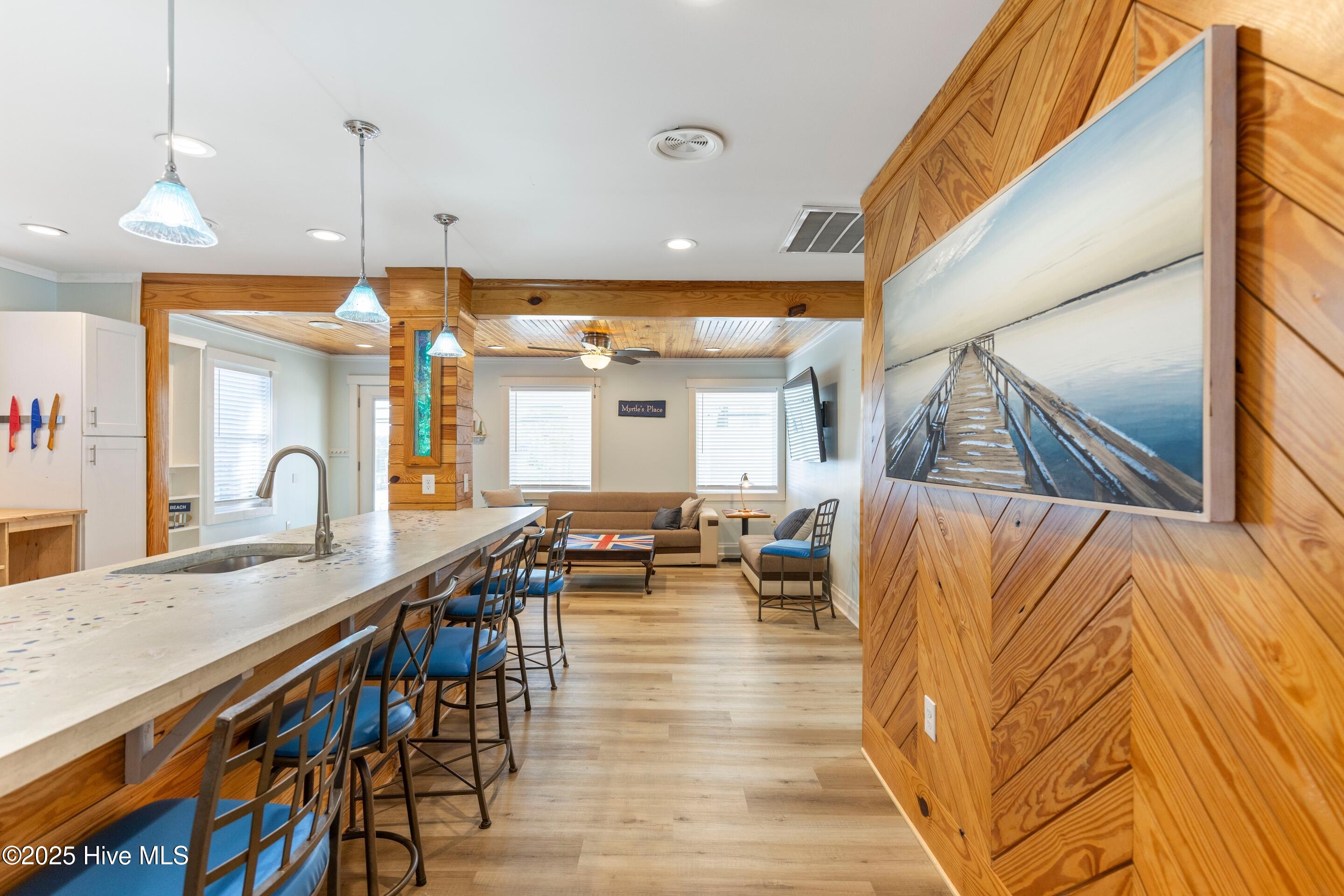 100567427 | Photo 16