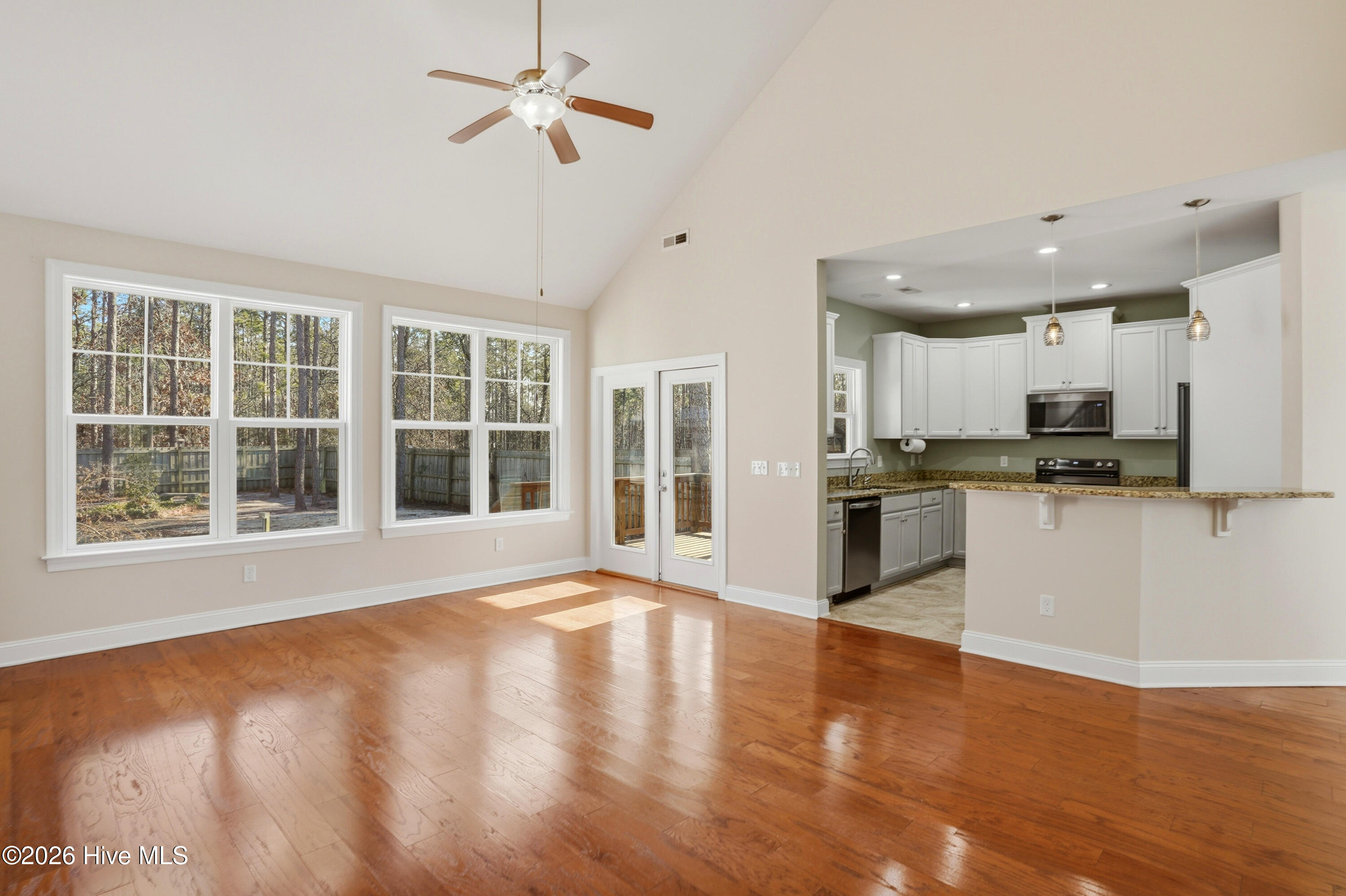 100552828 | Photo 17