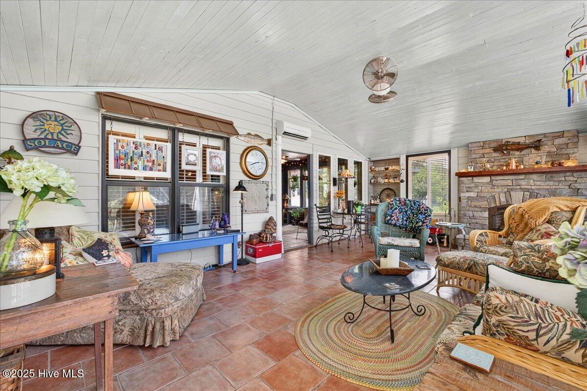 100517839 | Photo 37