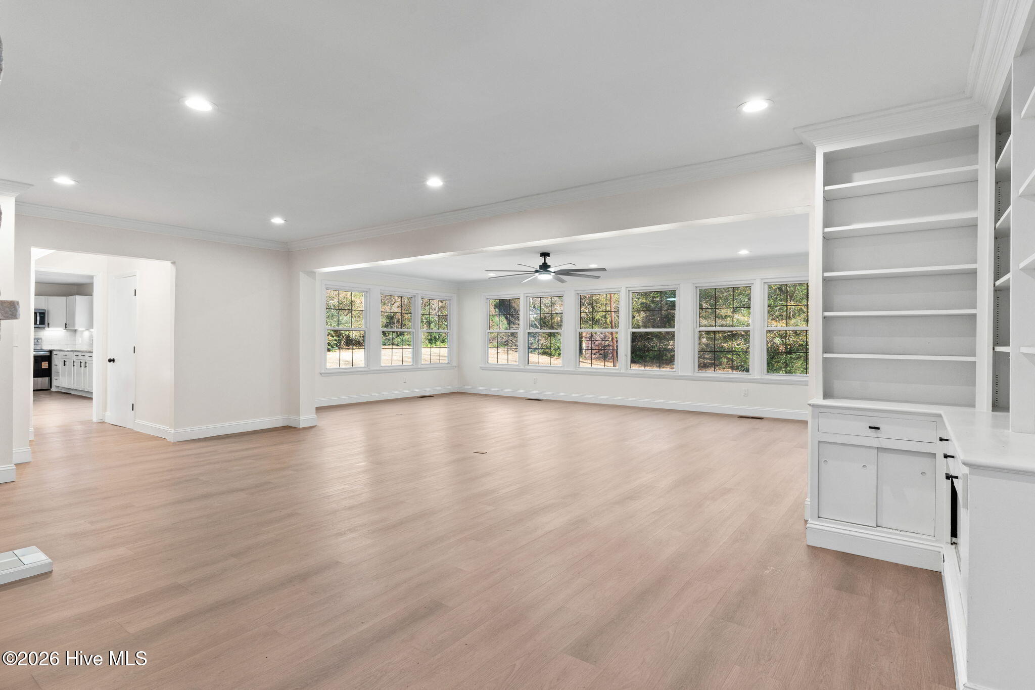 100548429 | Photo 15