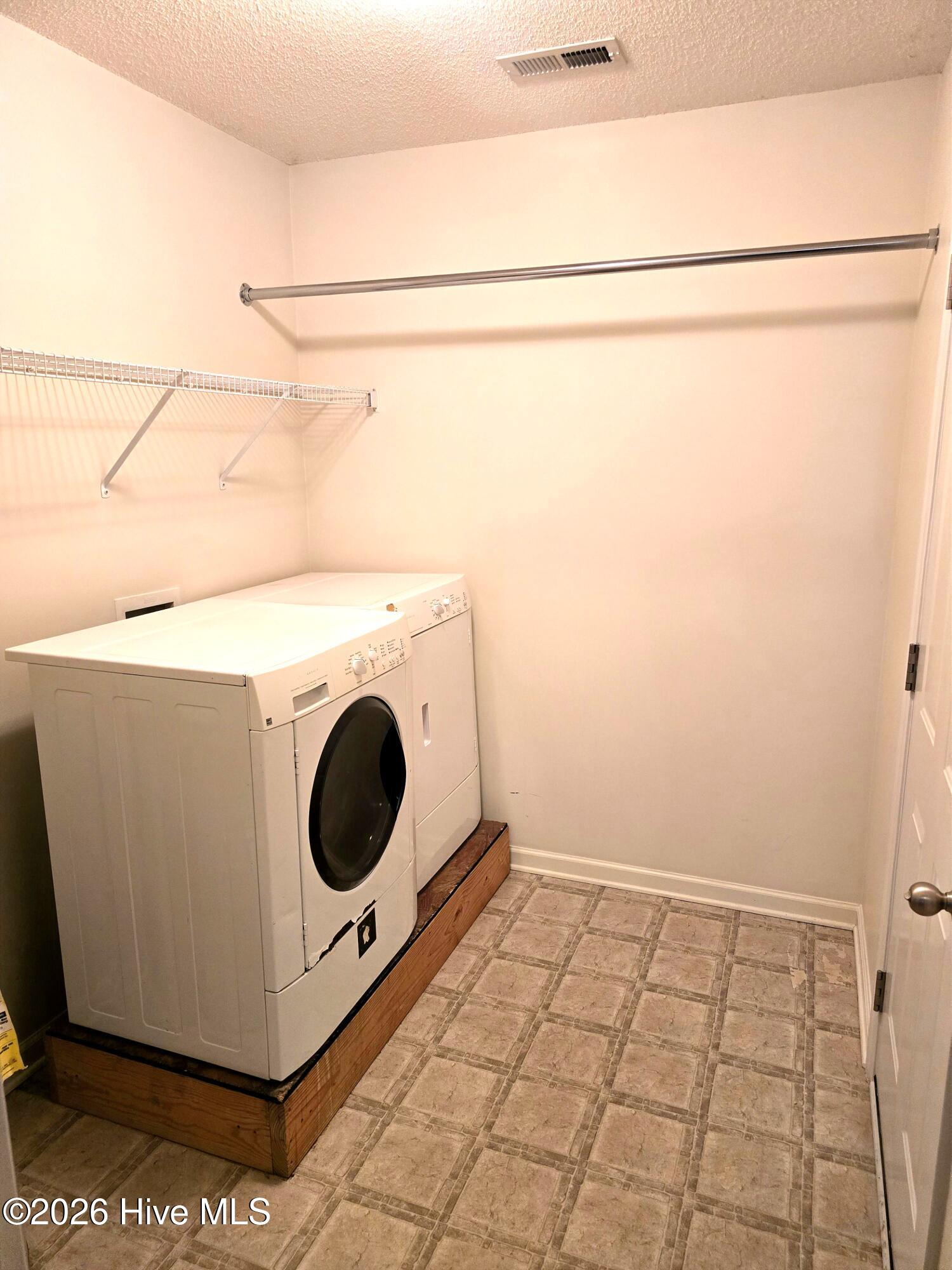 100566107 | Photo 19