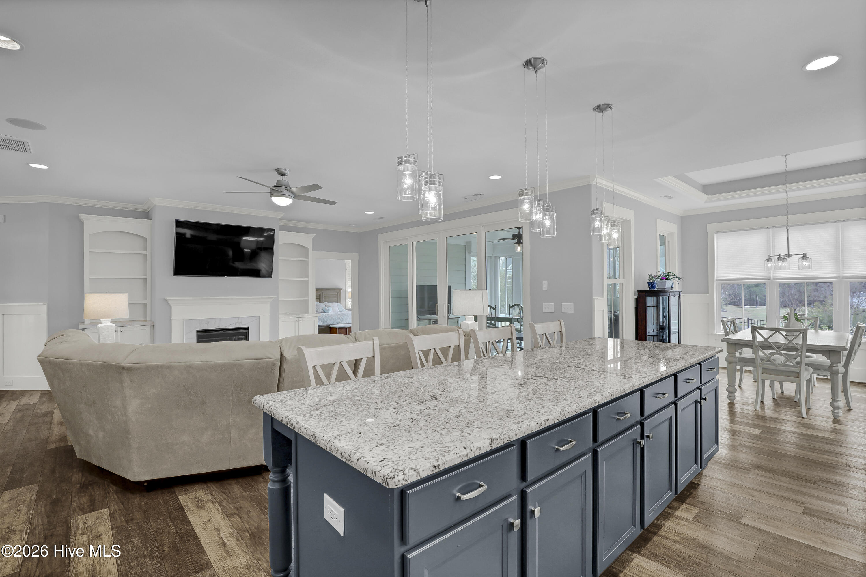 100559745 | Photo 11