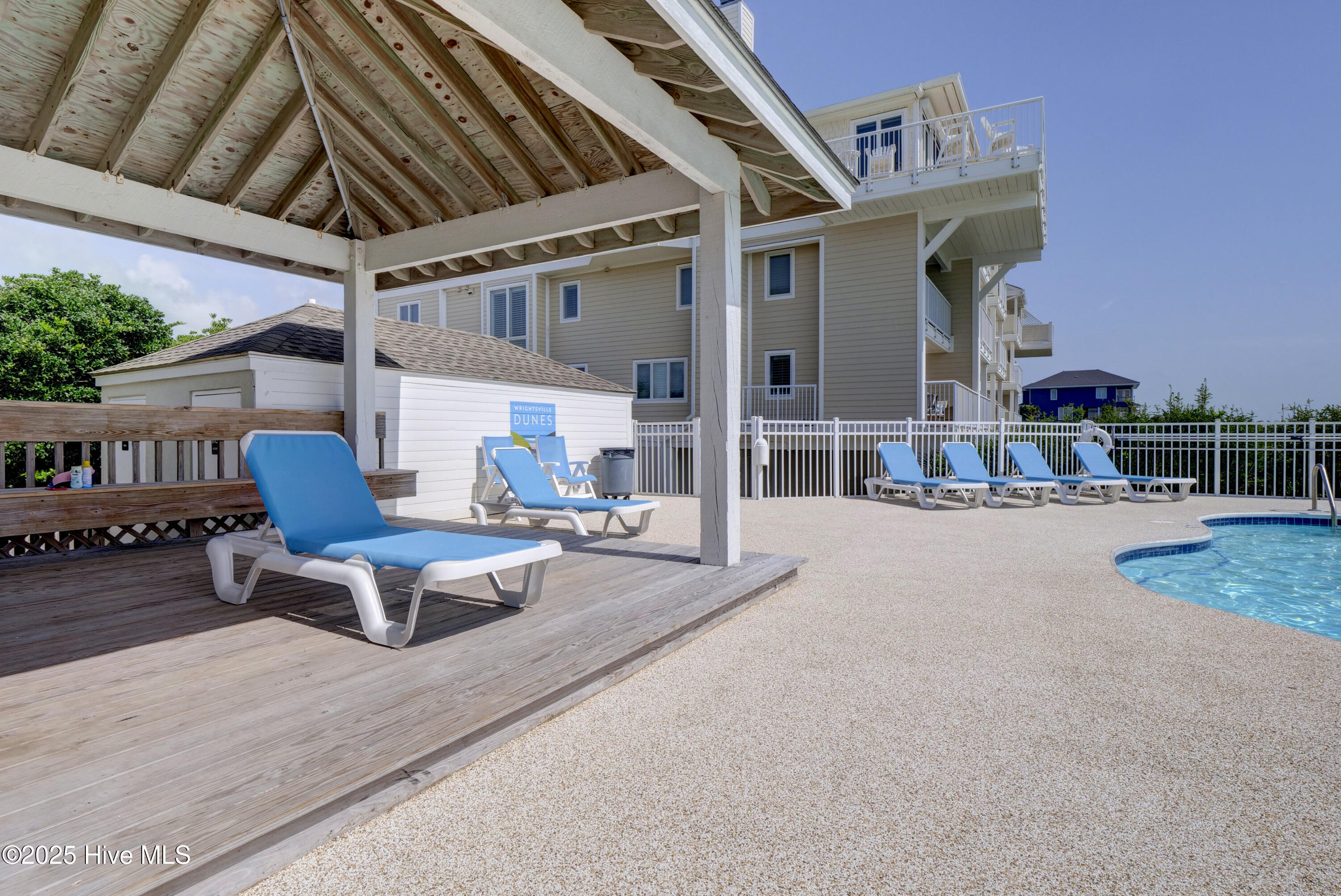 100535604 | Photo 61