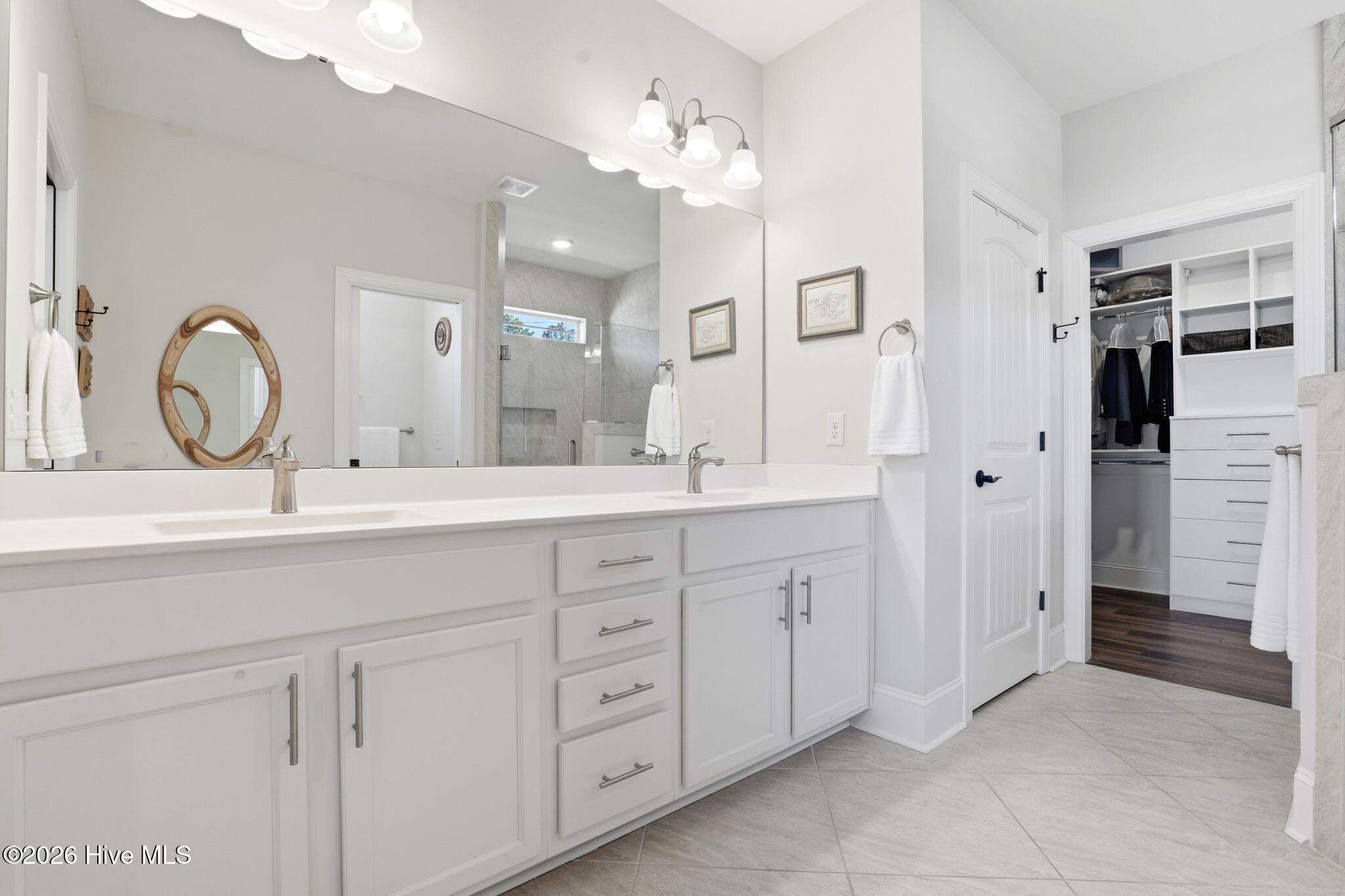 100559439 | Photo 55