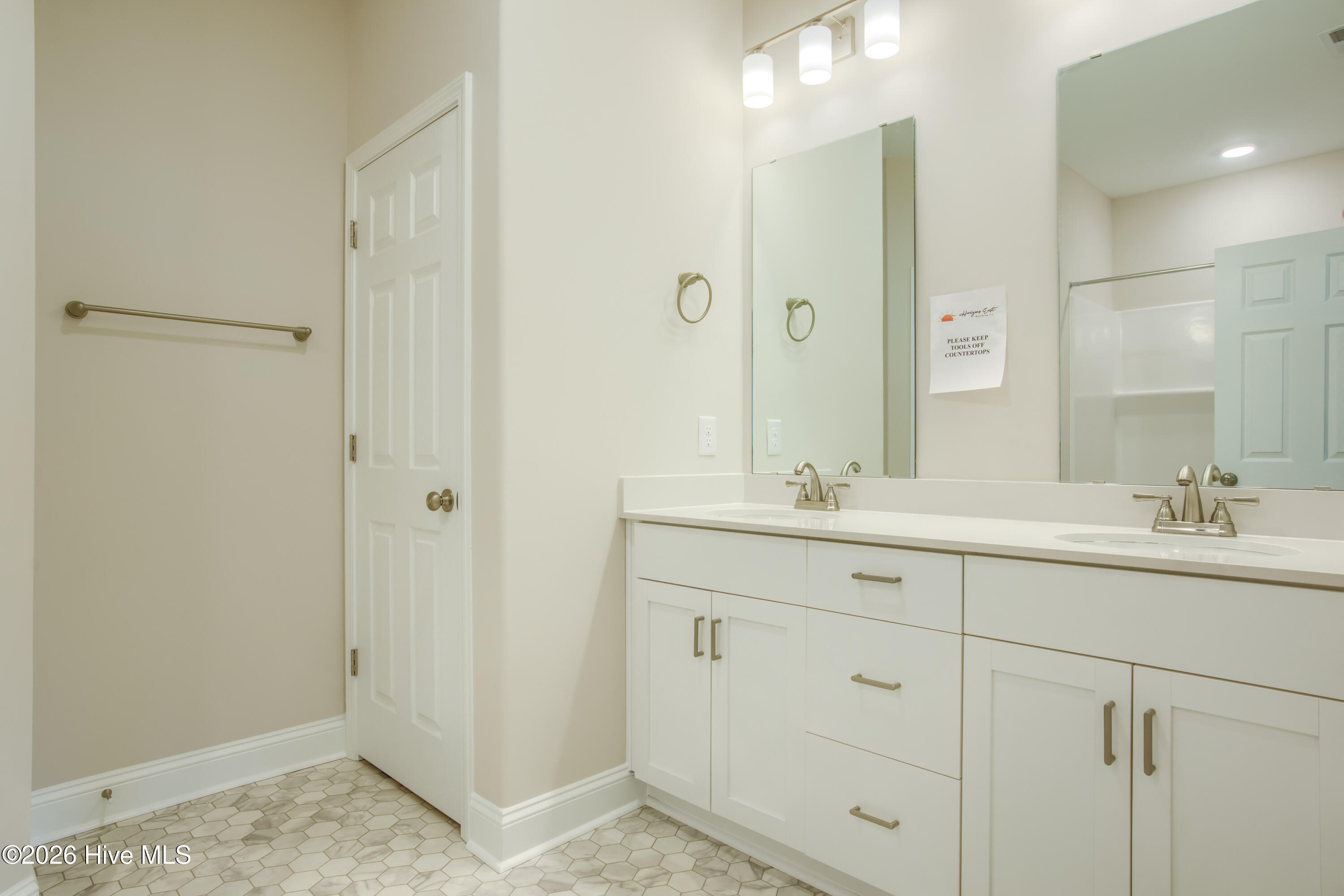 100560364 | Photo 14