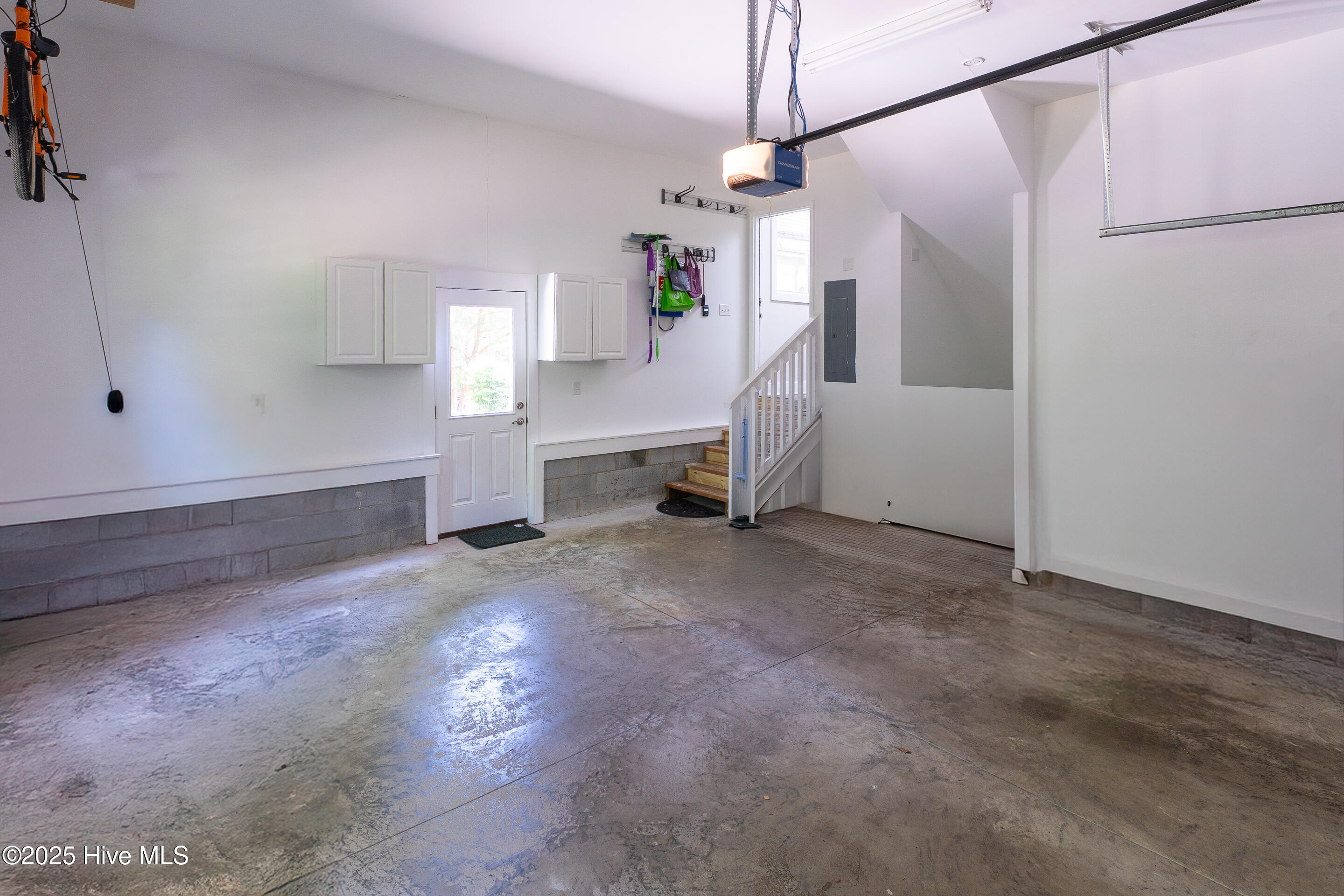 100505939 | Photo 63