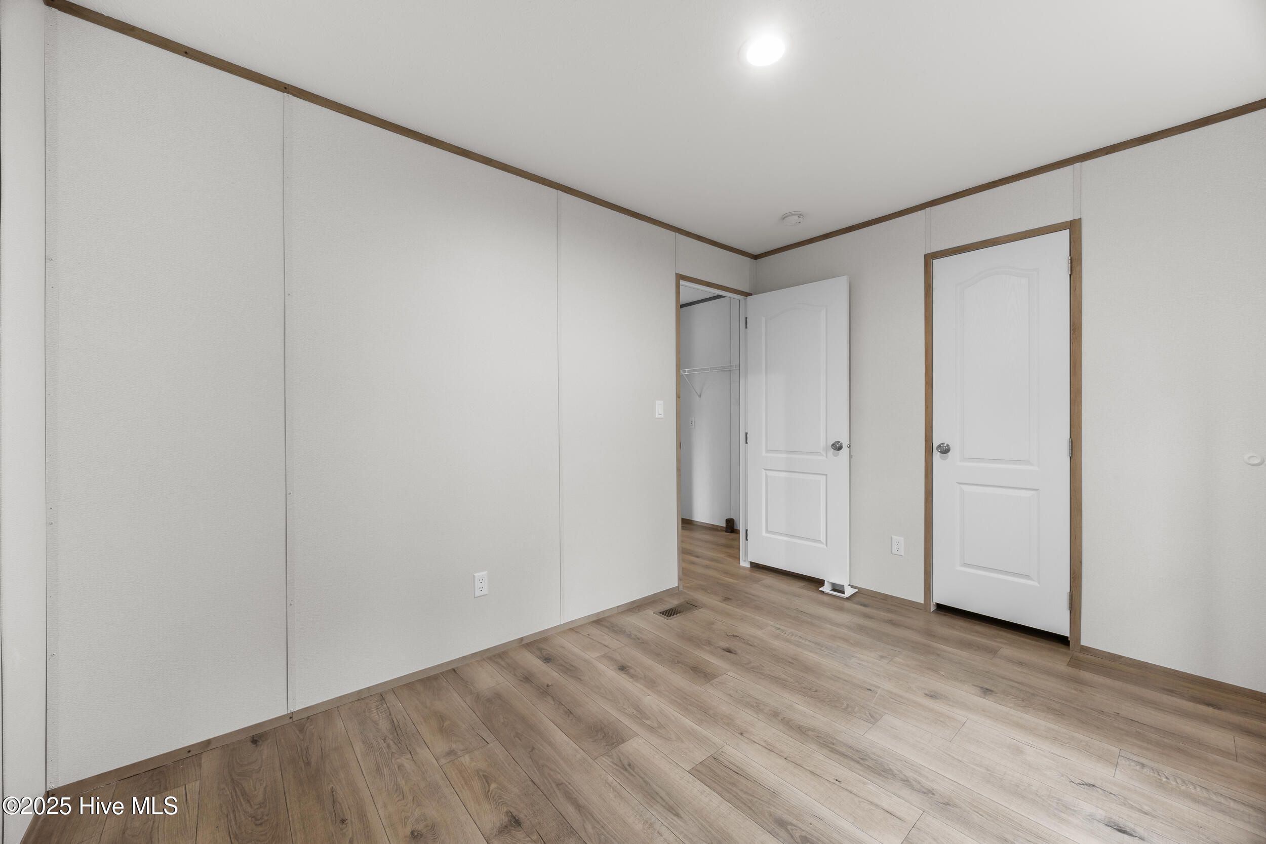 100546833 | Photo 24