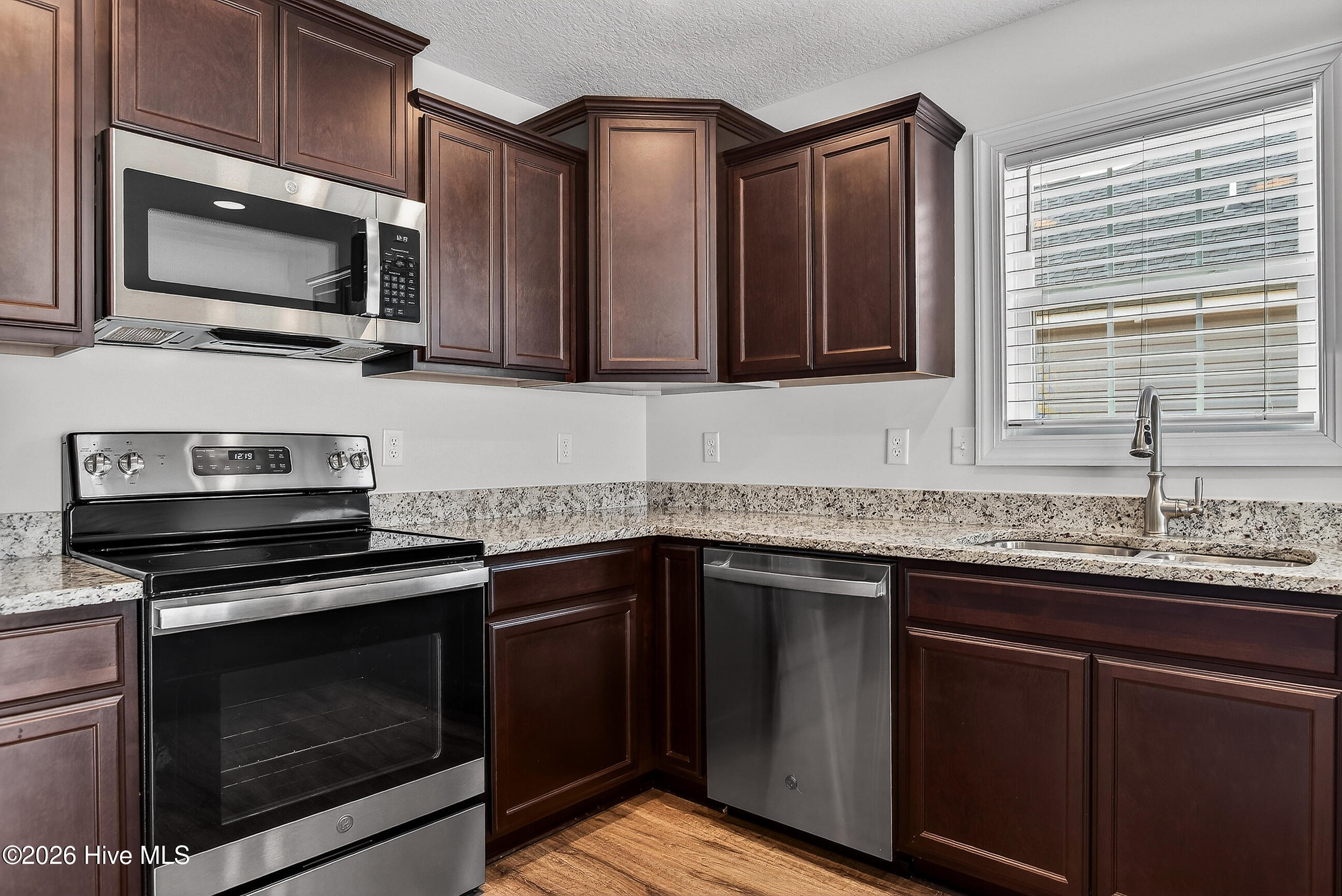 100556986 | Photo 12