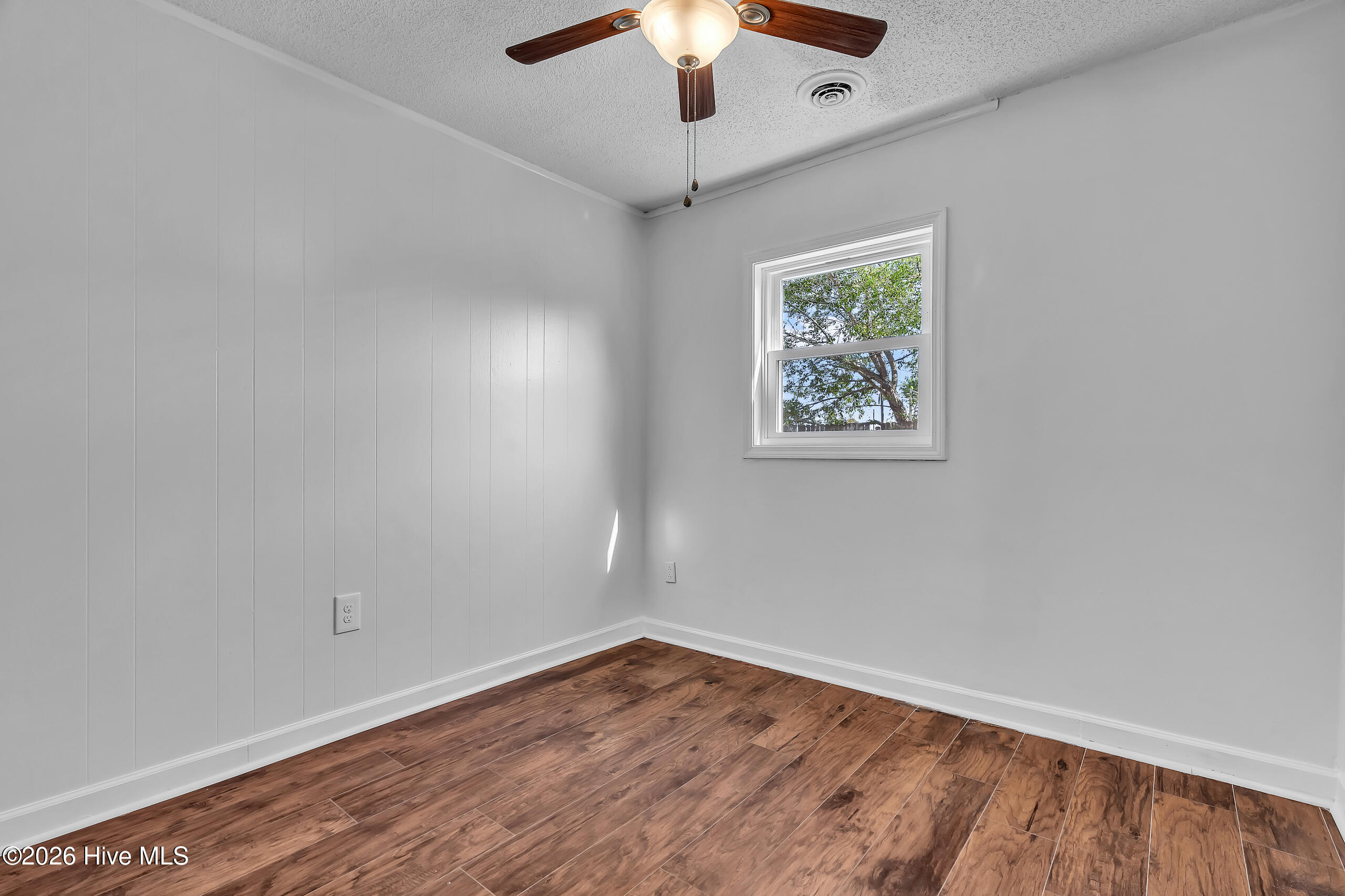 100567424 | Photo 22